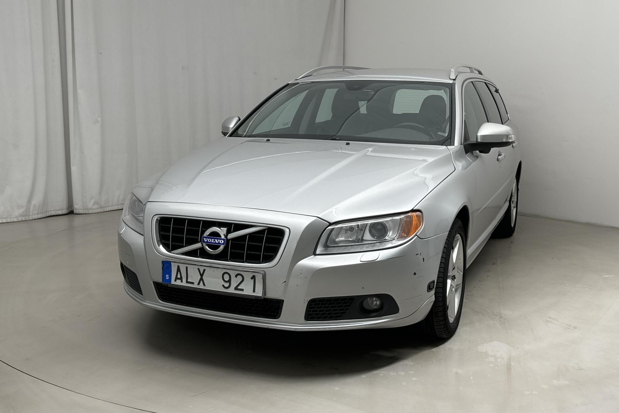 Volvo V70 II 2.5FT (231hk) - 197 100 km - Manualna - Light Grey - 2010