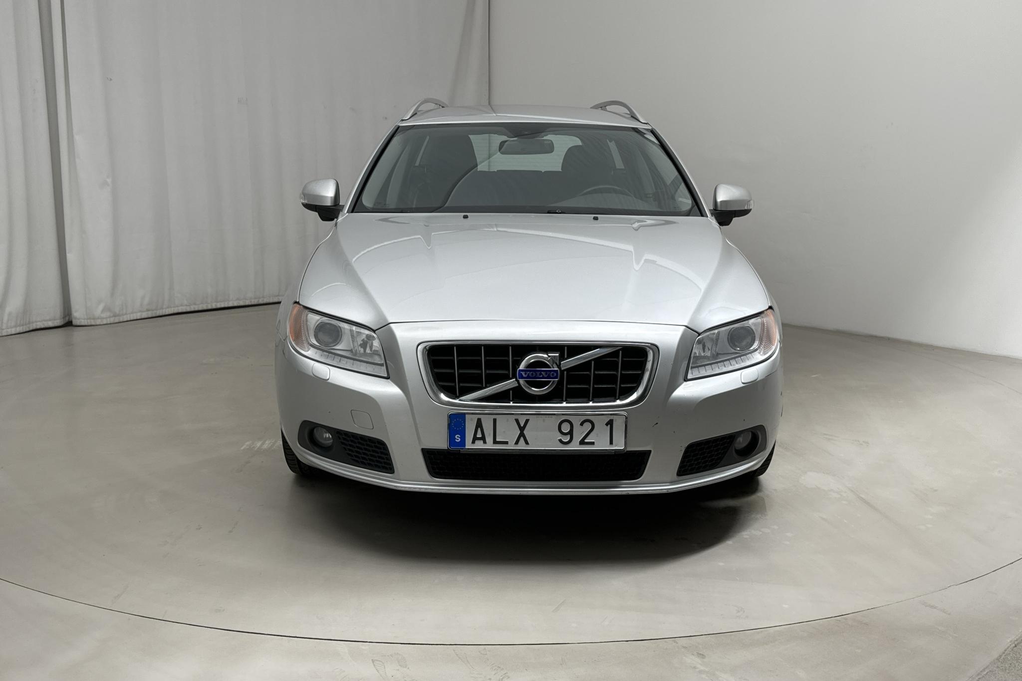 Volvo V70 II 2.5FT (231hk) - 19 710 mil - Manuell - Light Grey - 2010