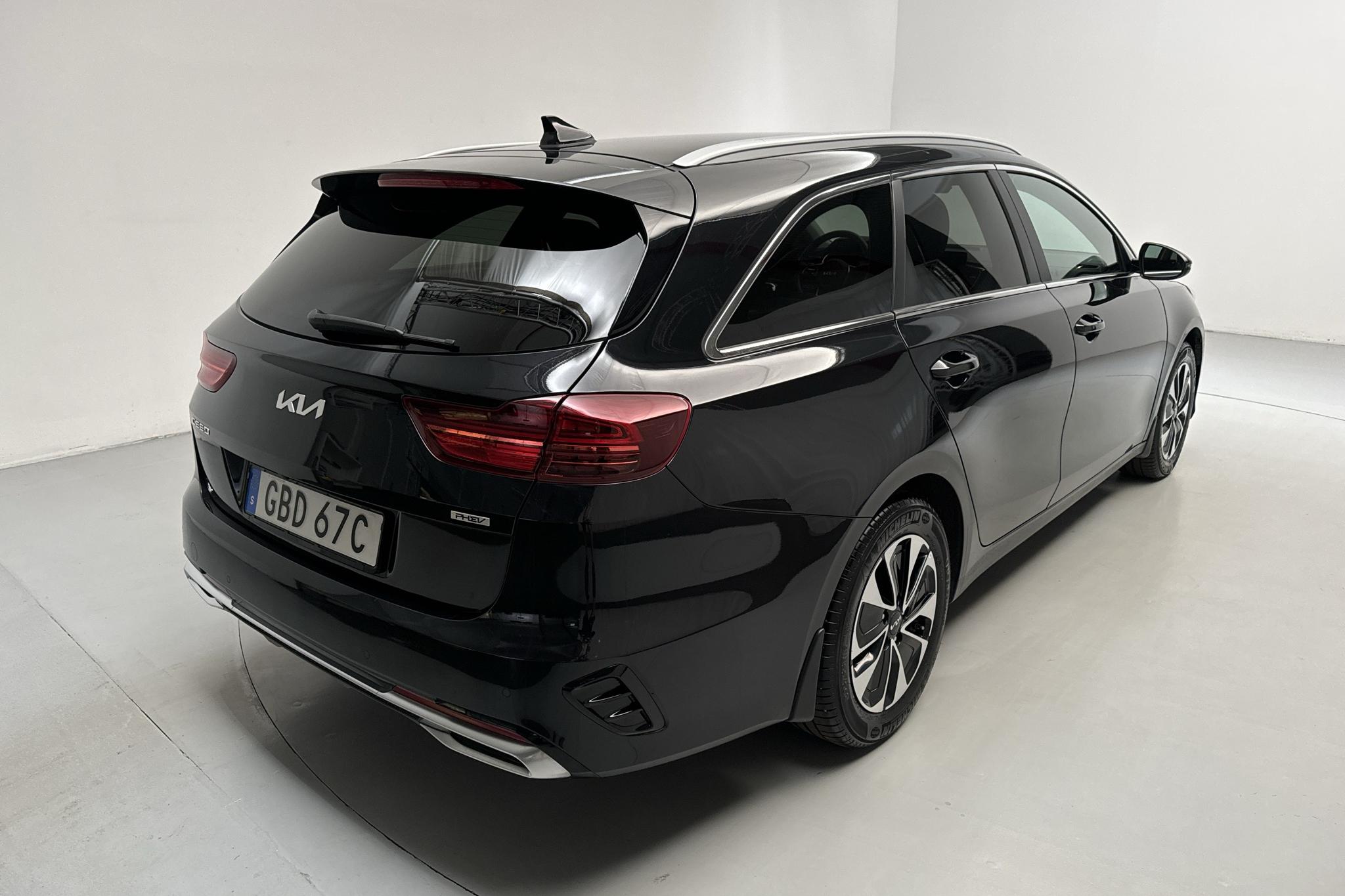 KIA Ceed 1.6 Plug-in Hybrid SW (141hk) - 36 400 km - Automatyczna - czarny - 2023