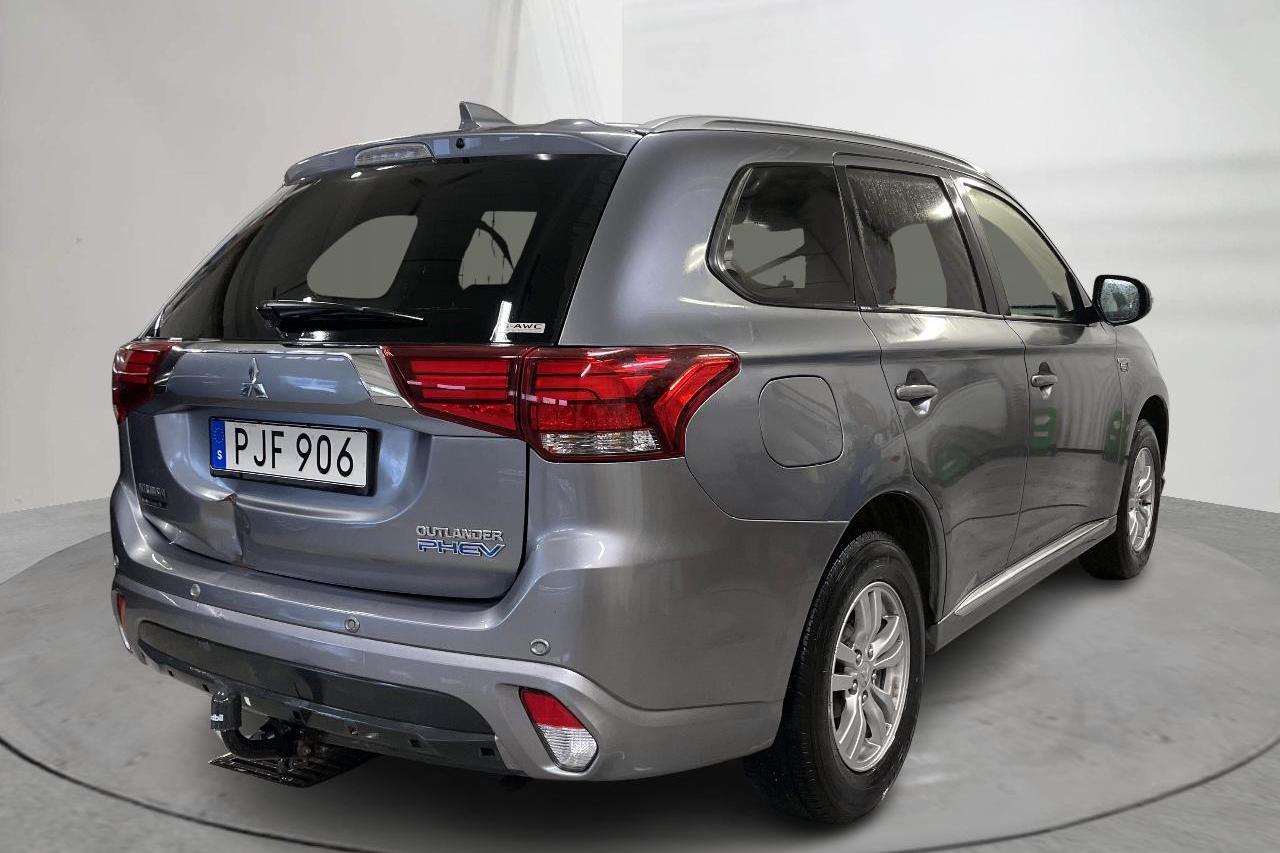 Mitsubishi Outlander 2.0 Plug-in Hybrid 4WD (121hk) - 174 950 km - Automaattinen - harmaa - 2017