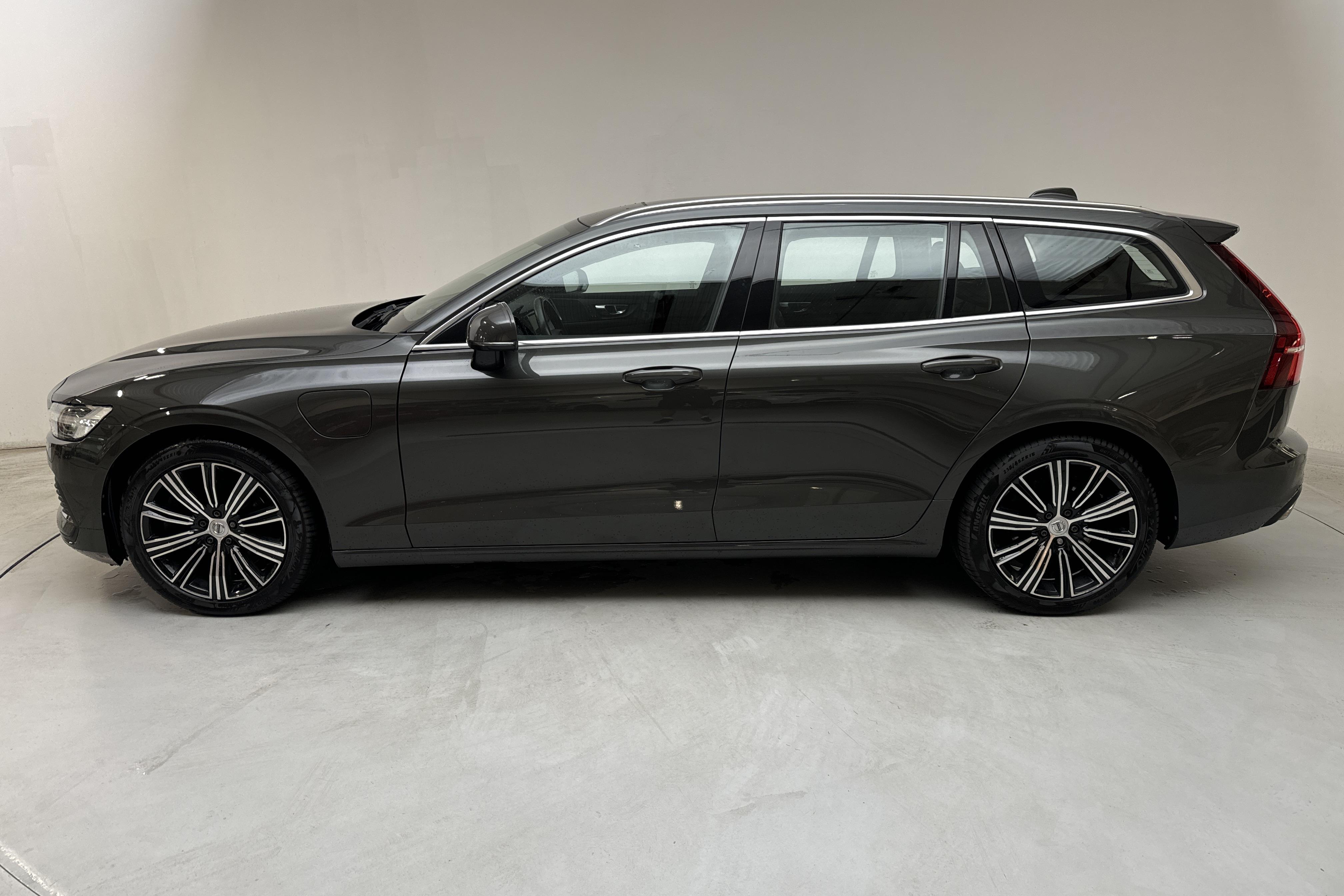 Volvo V60 T8 AWD Twin Engine (390hk) - 84 440 km - Automaatne - Dark Grey - 2019