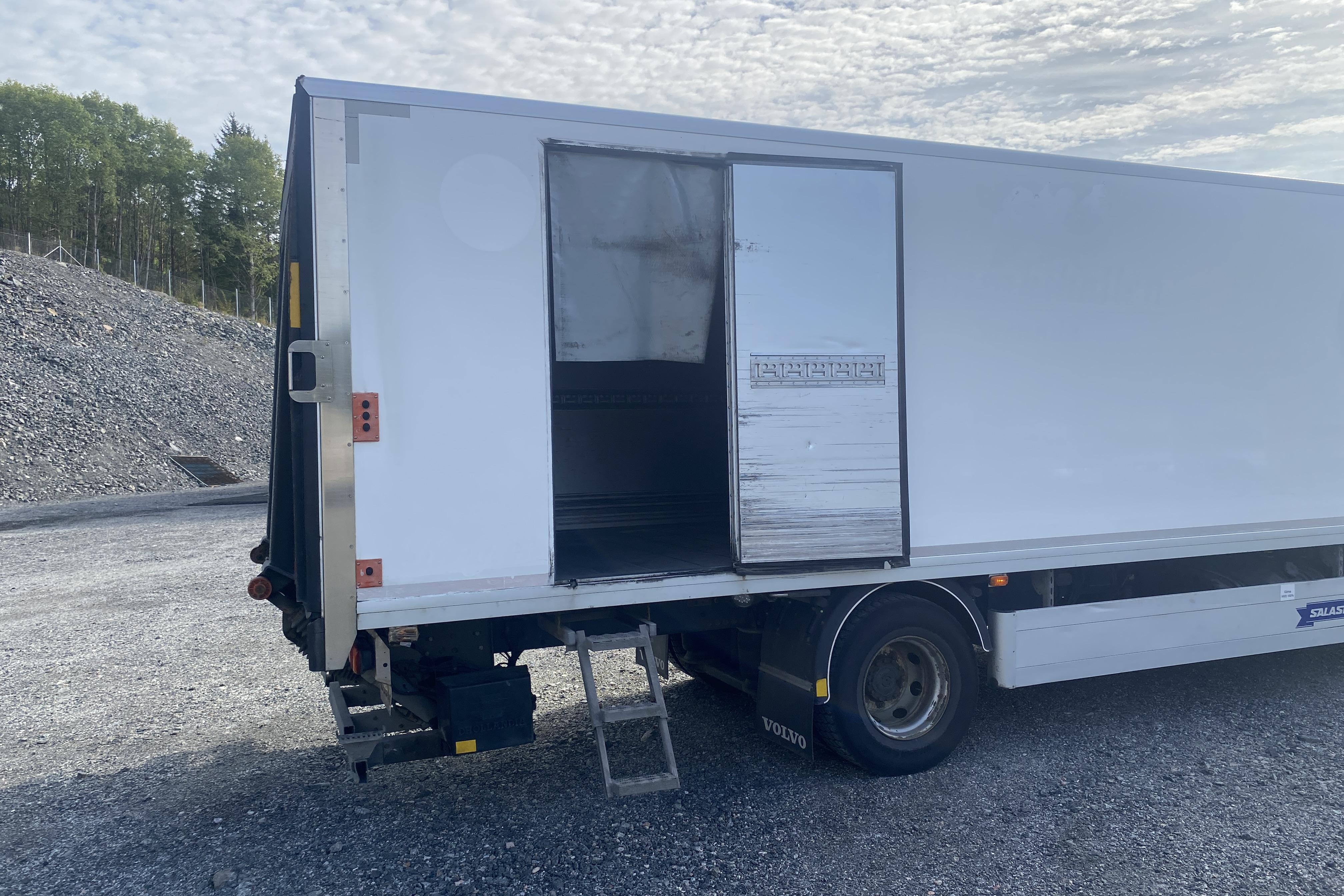 Volvo FL250 - 259 844 km - Automat - vit - 2015