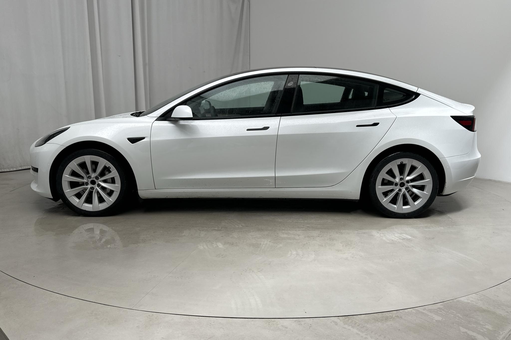 Tesla Model 3 Standard Range RWD - 47 140 km - Automaatne - valge - 2021