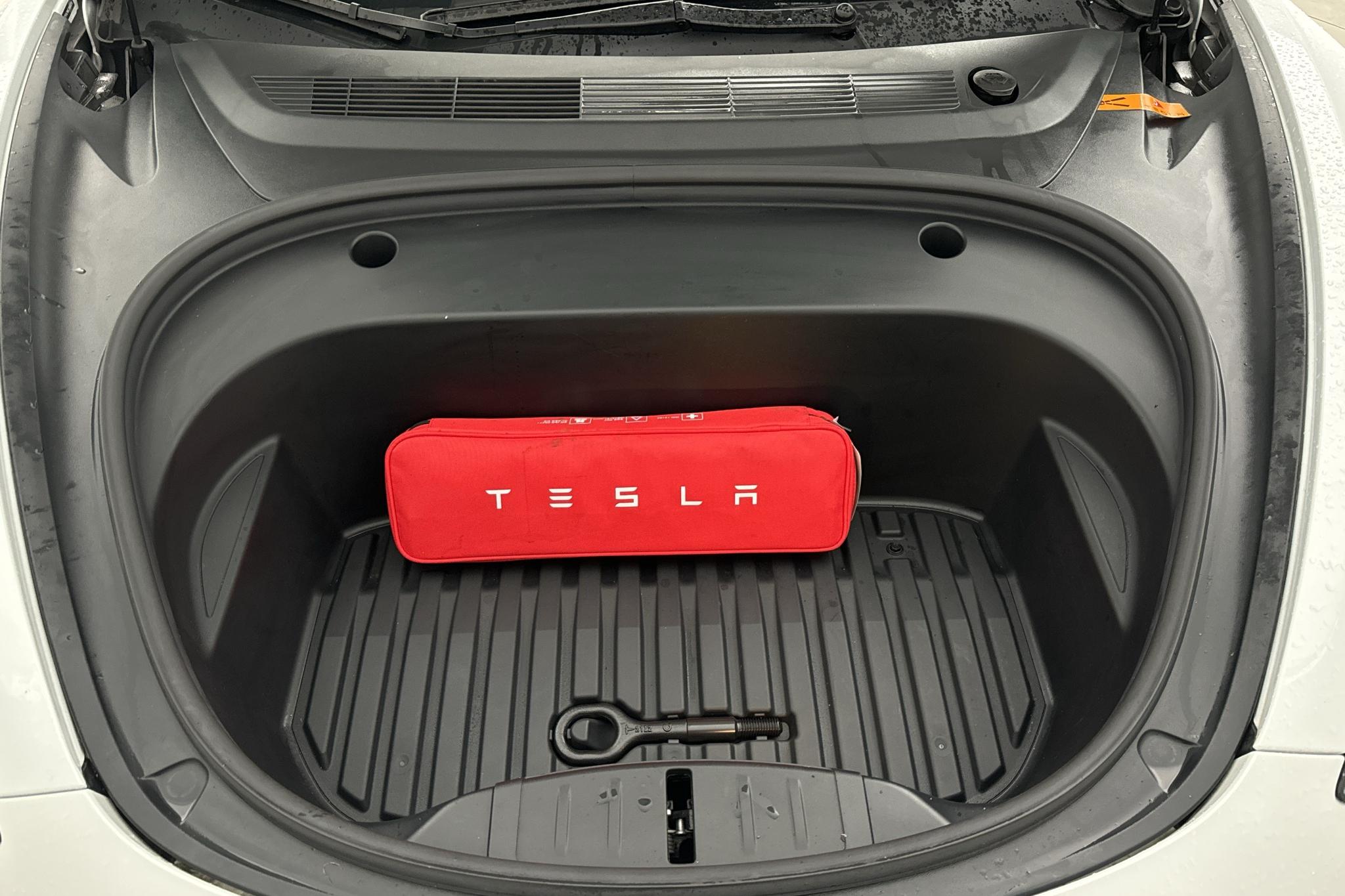 Tesla Model 3 Standard Range RWD - 4 714 mil - Automat - vit - 2021