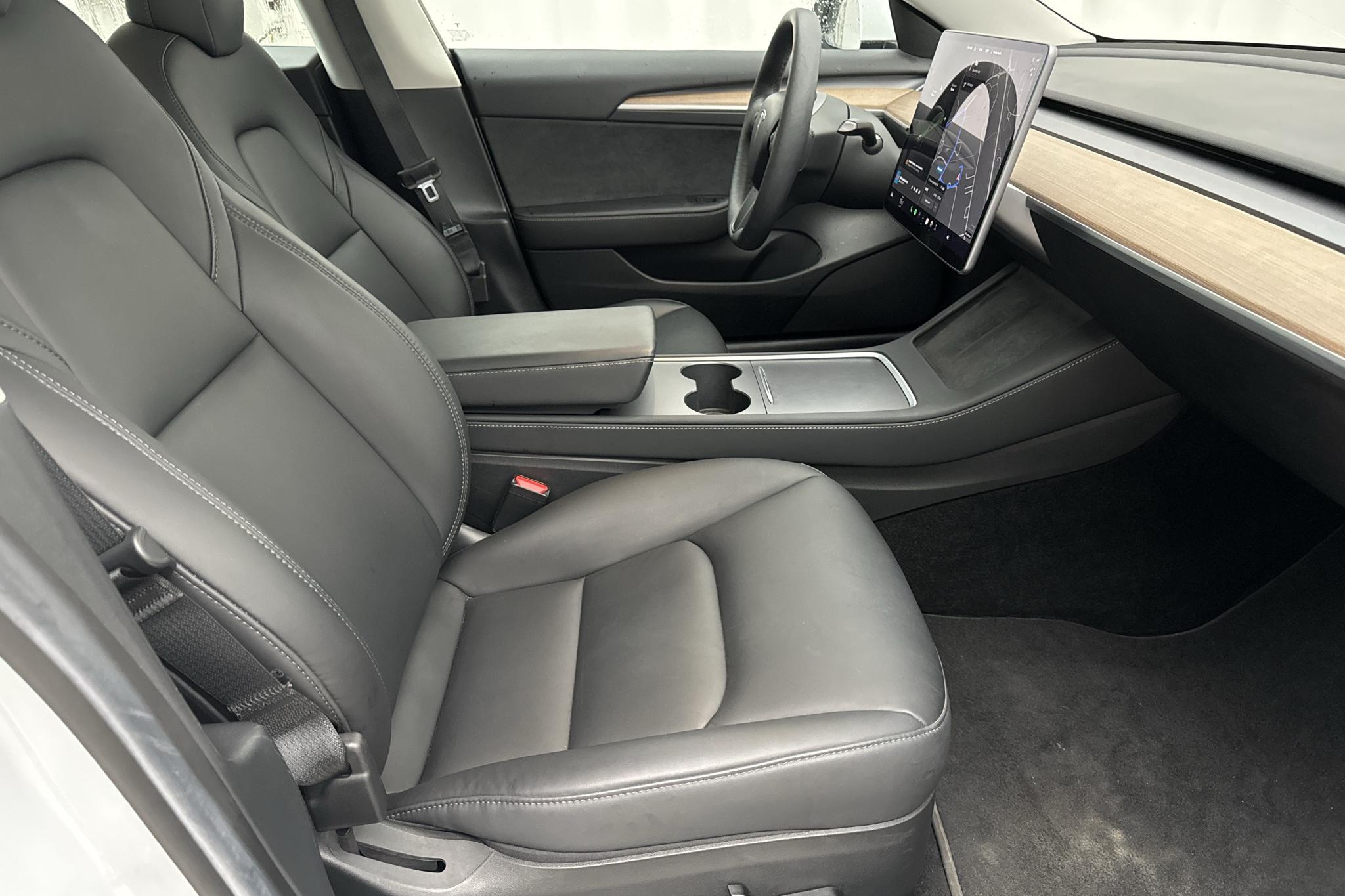 Tesla Model 3 Standard Range RWD - 47 140 km - Automaatne - valge - 2021