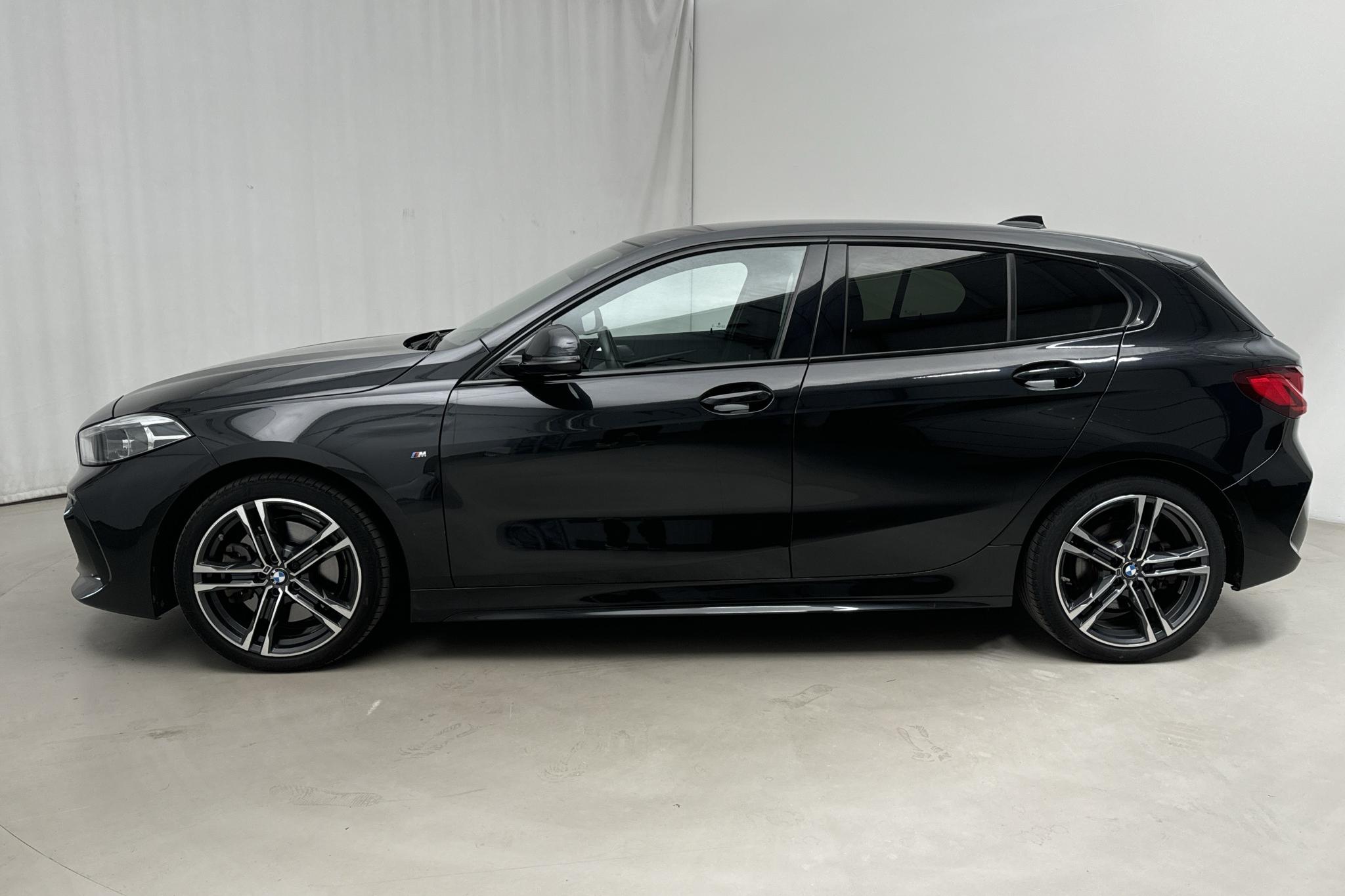 BMW 120d xDrive 5dr, F40 (190hk) - 42 140 km - Automatyczna - czarny - 2021