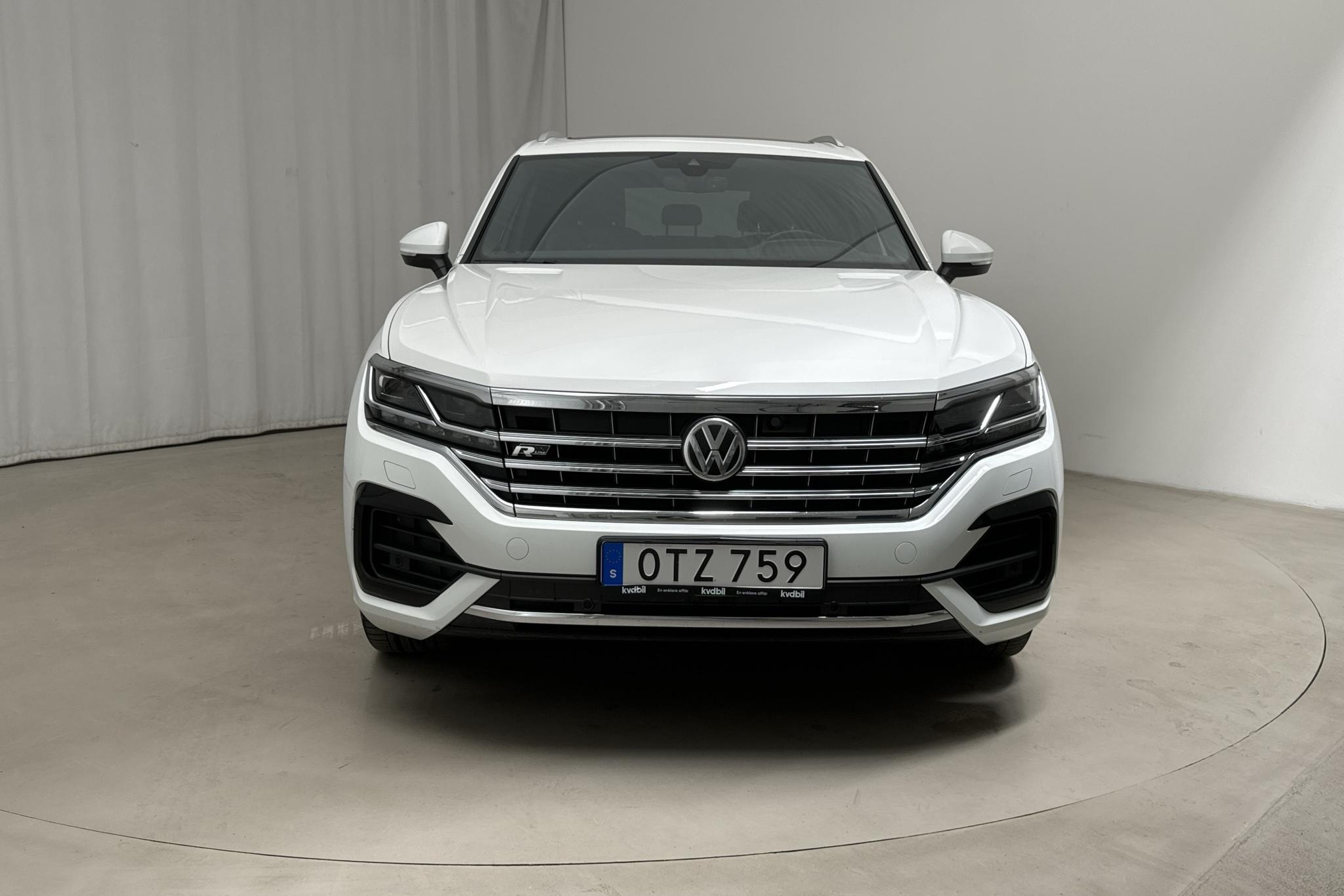 VW Touareg V6 TDI 4Motion (286hk) - 11 812 mil - Automat - vit - 2019