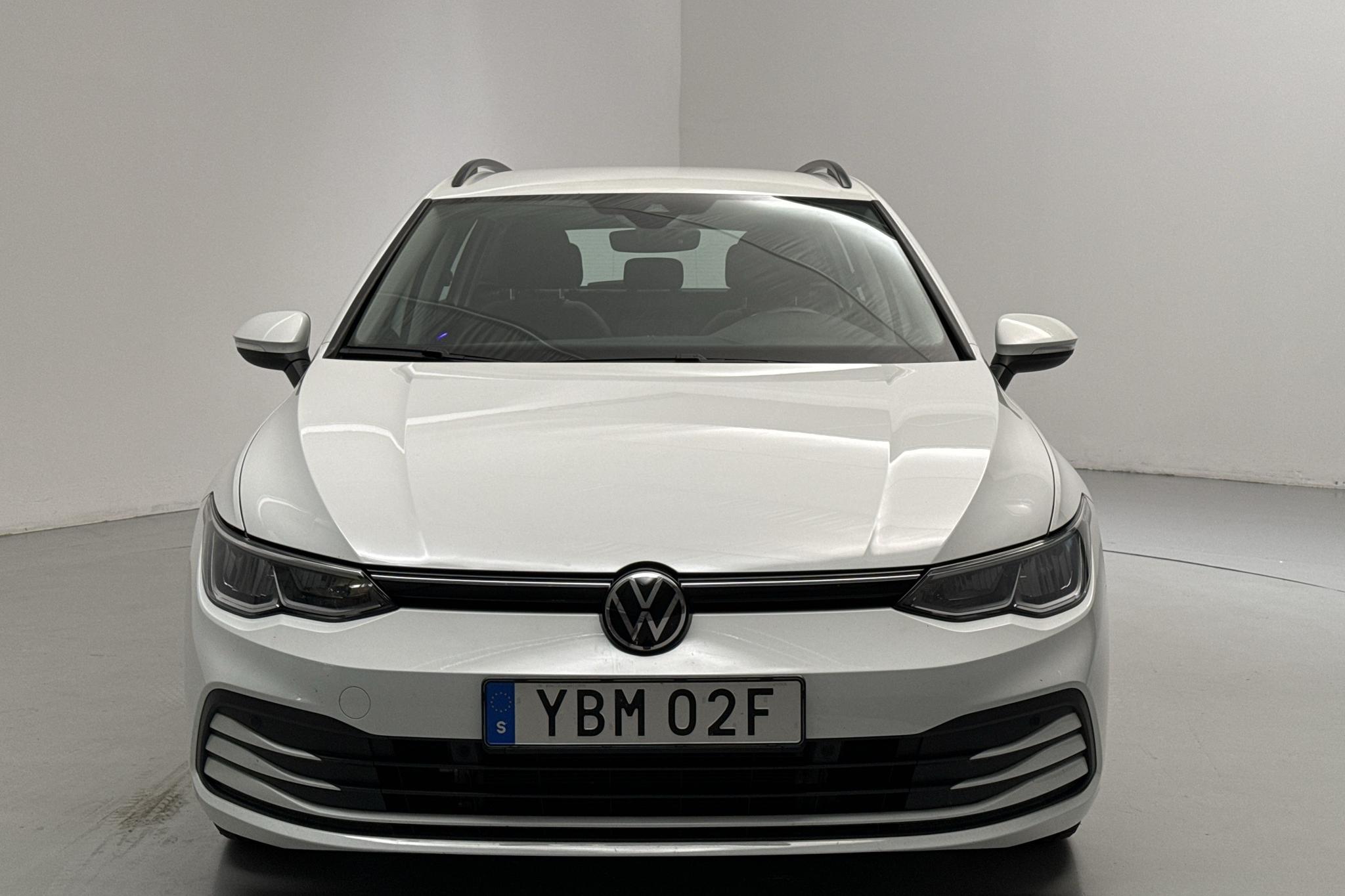 VW Golf VIII 2.0 TDI Sportscombi (115hk) - 48 220 km - Manualna - biały - 2021