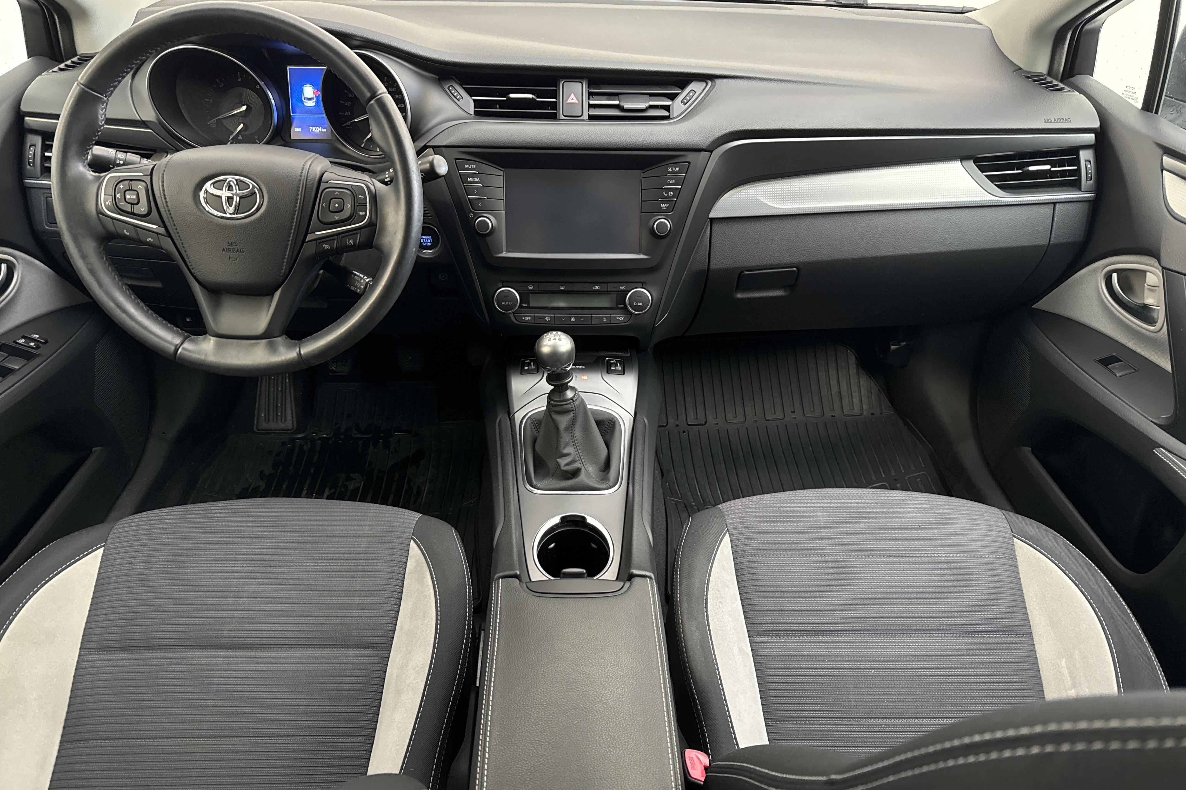 Toyota Avensis 1.6 D-4D Touring Sports (112hk) - 71 020 km - Käsitsi - pruun - 2016