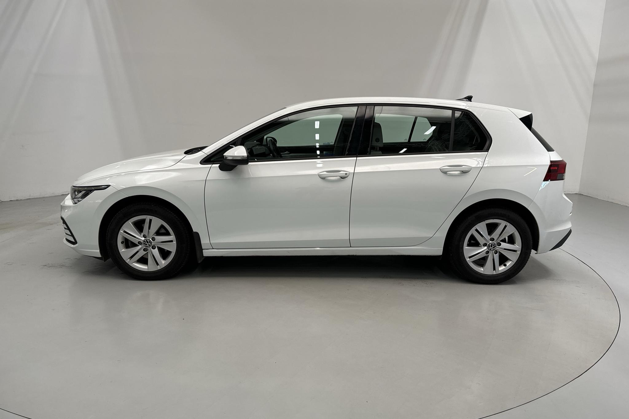 VW Golf VIII 2.0 TDI 5dr (115hk) - 2 046 mil - Manuell - vit - 2021