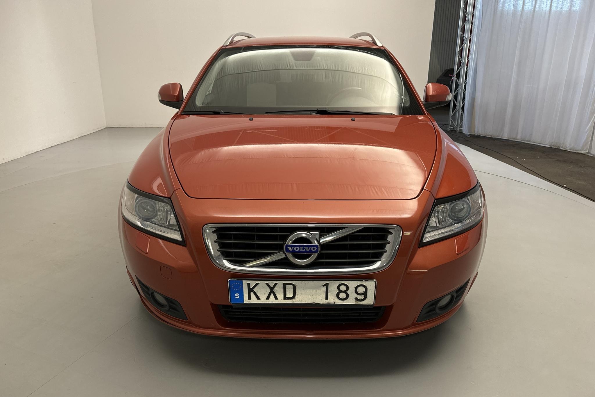 Volvo V50 D4 (177hk) - 245 150 km - Manual - red - 2011