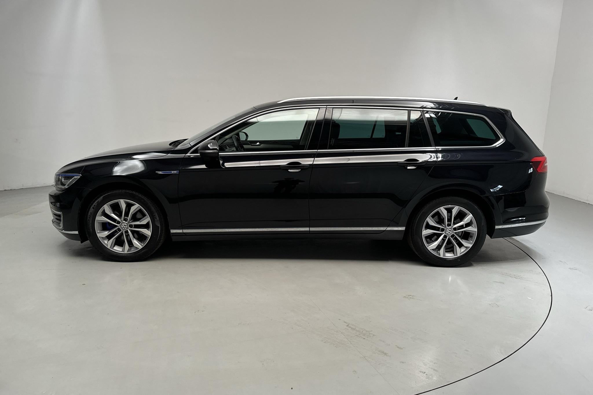 VW Passat 1.4 Plug-in-Hybrid Sportscombi (218hk) - 127 160 km - Automatyczna - czarny - 2018