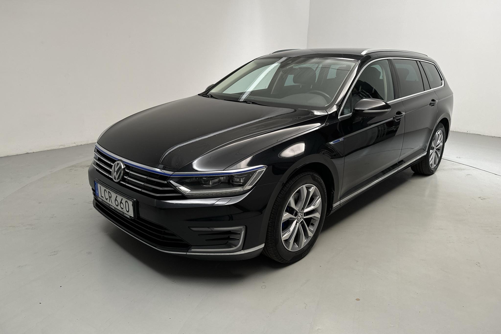 VW Passat 1.4 Plug-in-Hybrid Sportscombi (218hk) - 127 160 km - Automatic - black - 2018