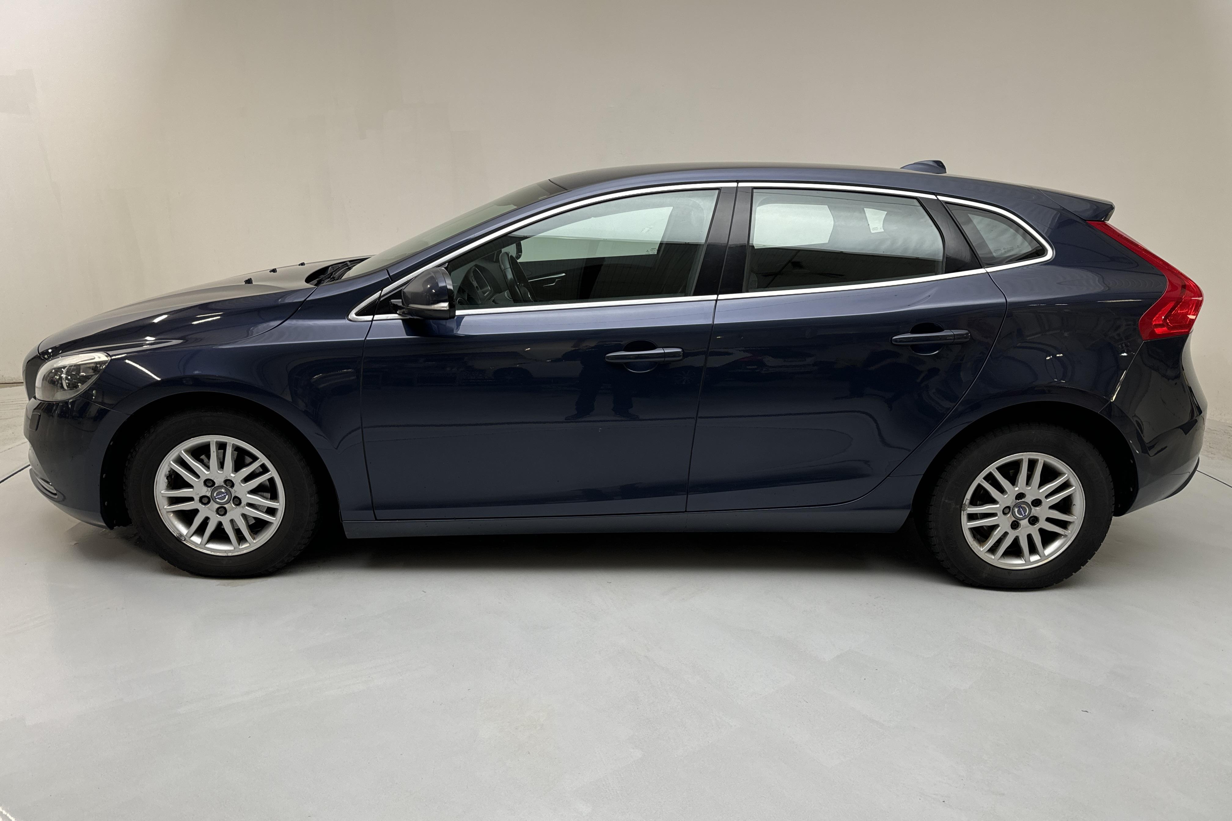 Volvo V40 D2 (115hk) - 212 440 km - Käsitsi - sinine - 2015