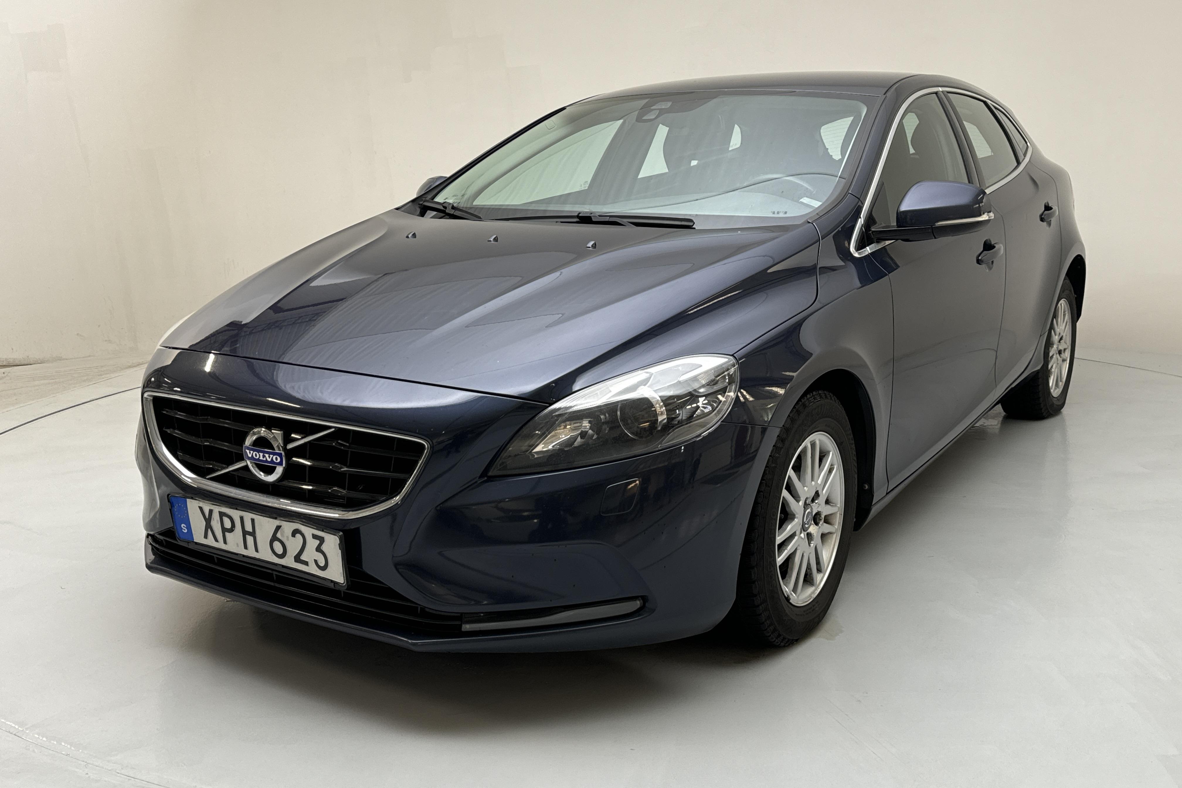 Volvo V40 D2 (115hk) - 21 244 mil - Manuell - blå - 2015