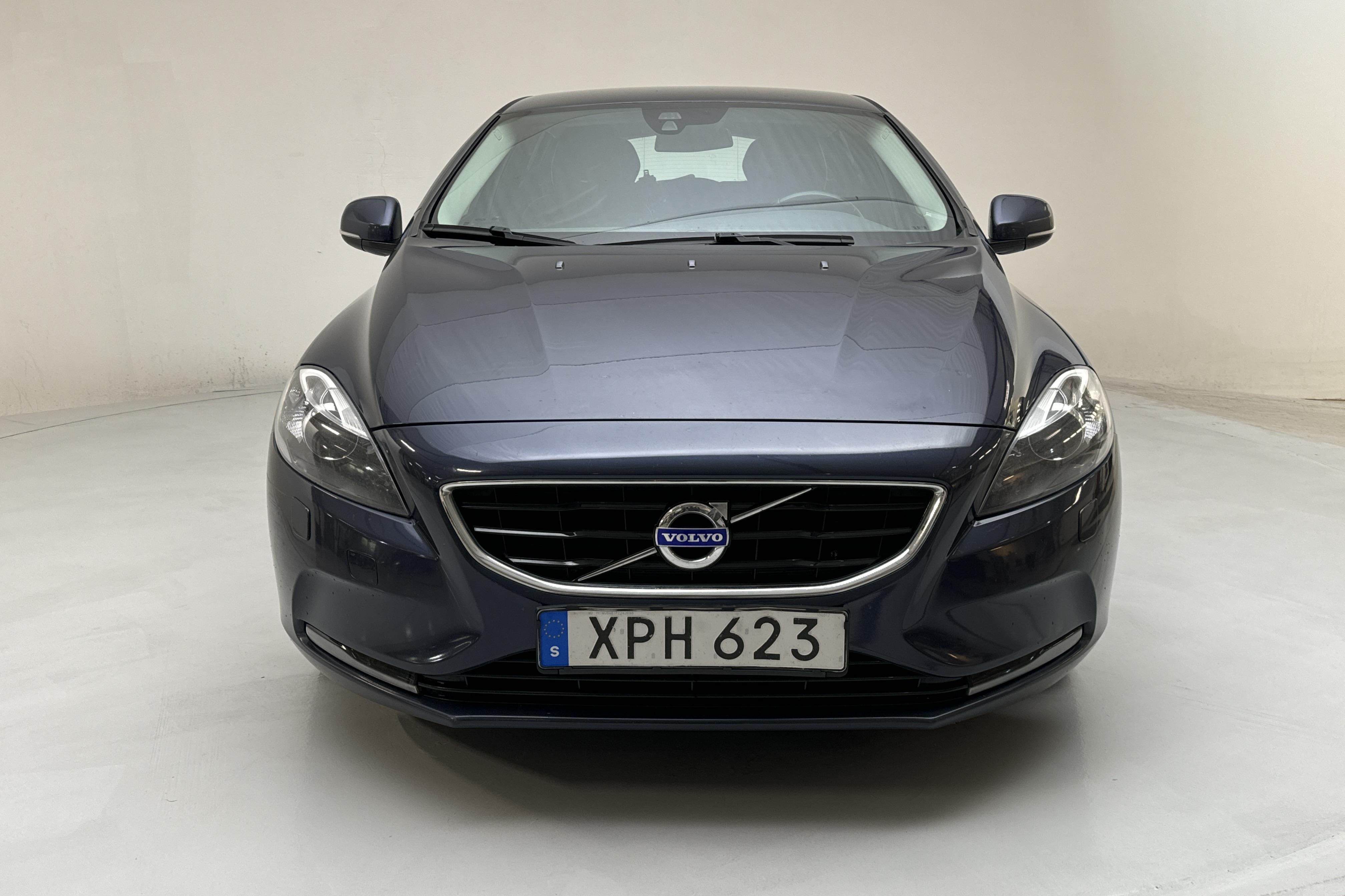 Volvo V40 D2 (115hk) - 212 440 km - Manuaalinen - sininen - 2015