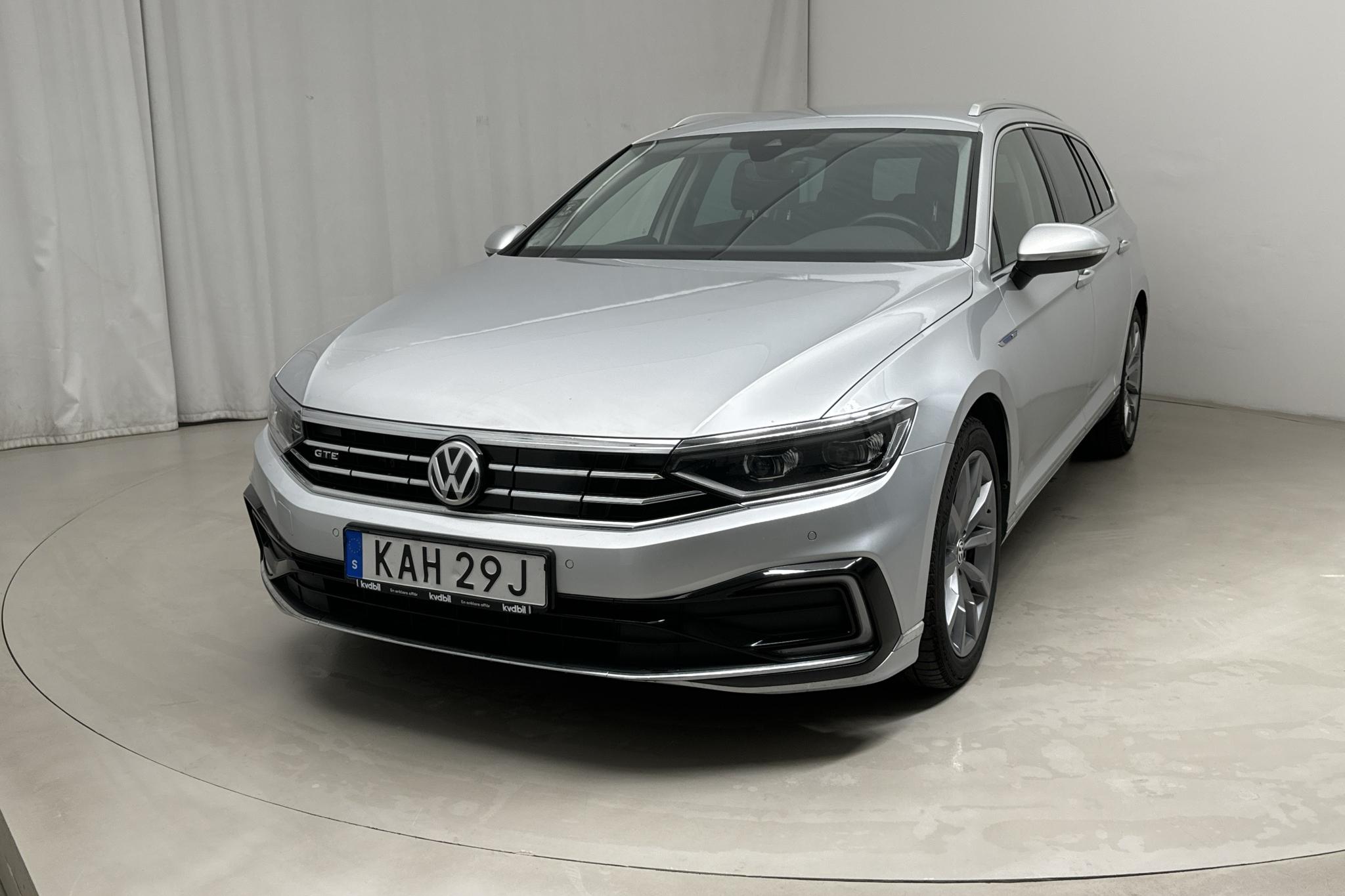 VW Passat 1.4 GTE Sportscombi (218hk) - 110 760 km - Automaatne - hõbe - 2020