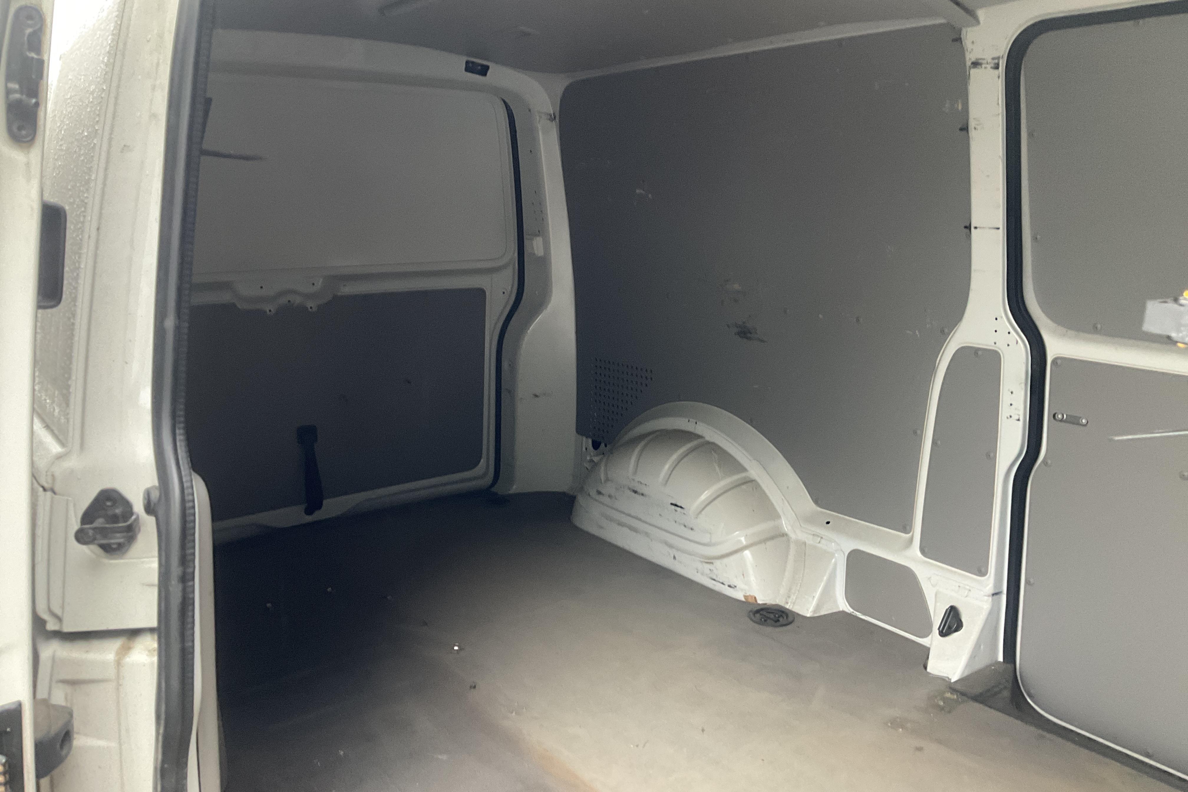 VW Transporter T6 2.0 TDI BMT Skåp 4MOTION (150hk) - 260 000 km - Automatic - white - 2018