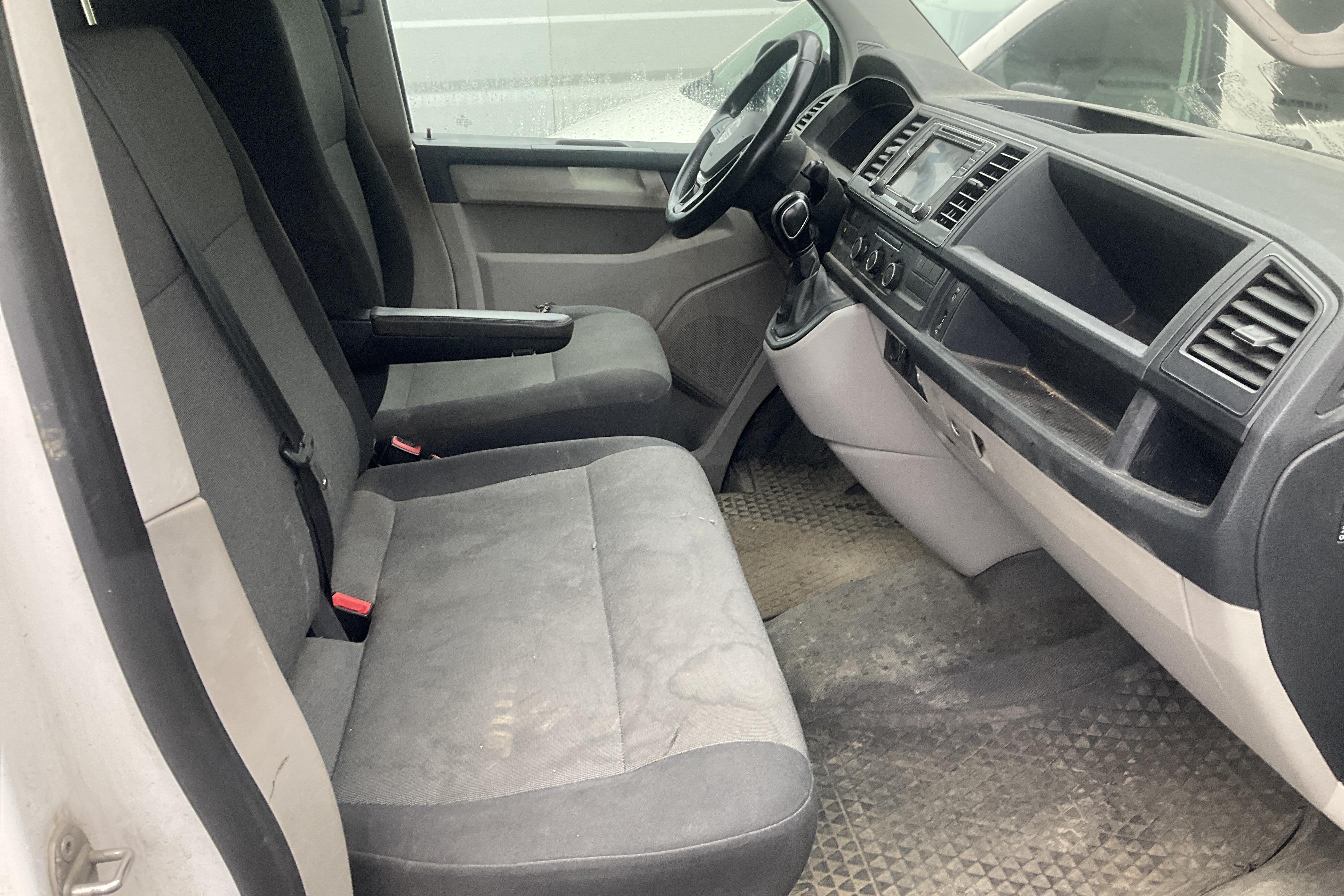 VW Transporter T6 2.0 TDI BMT Skåp 4MOTION (150hk) - 26 000 mil - Automat - vit - 2018