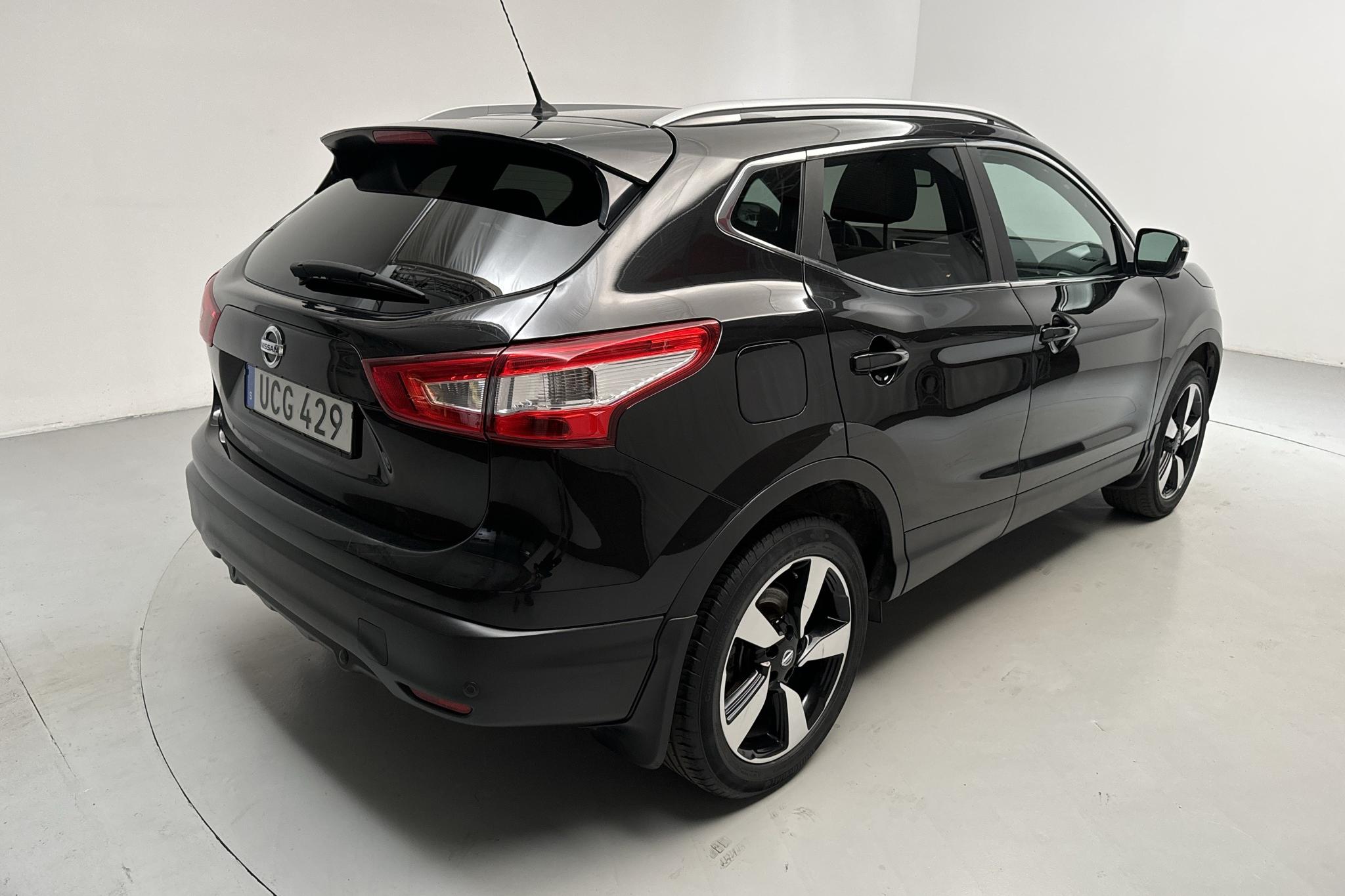 Nissan Qashqai 1.2 (115hk) - 107 060 km - Manualna - czarny - 2017