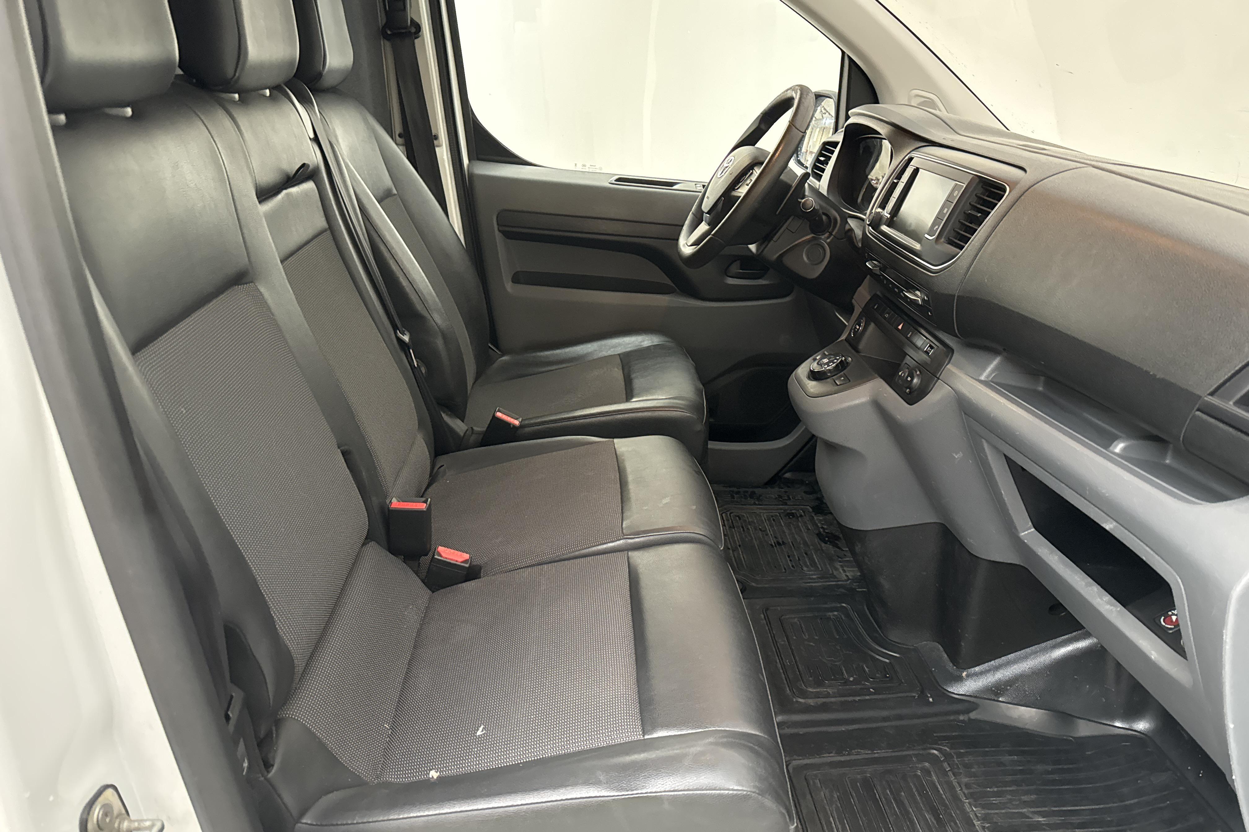 Toyota PROACE 2.0D (180hk) - 129 870 km - Automaatne - valge - 2018