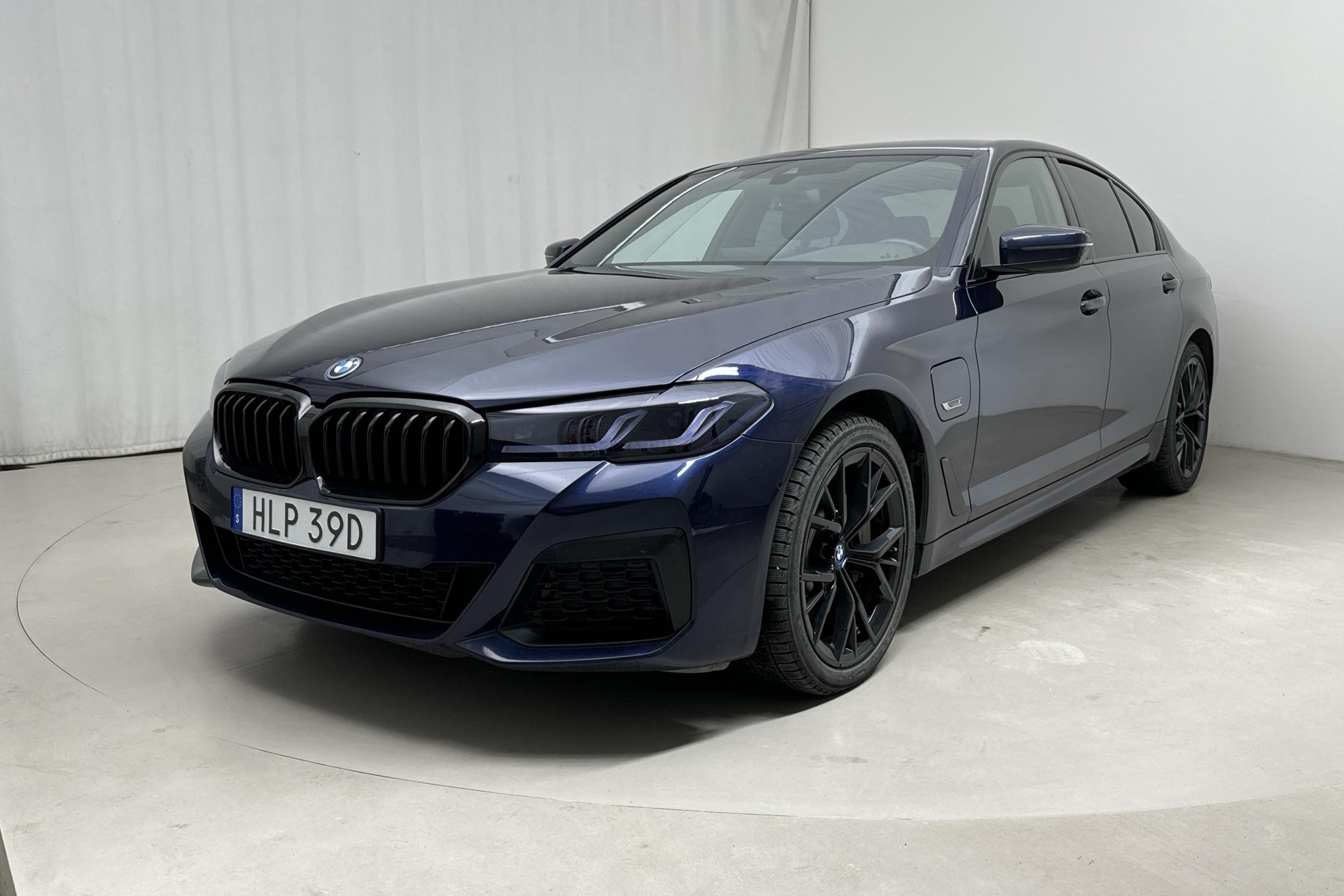 BMW 530e xDrive Sedan, G30 12kWh LCI (292hk) - 6 372 mil - Automat - blå - 2022