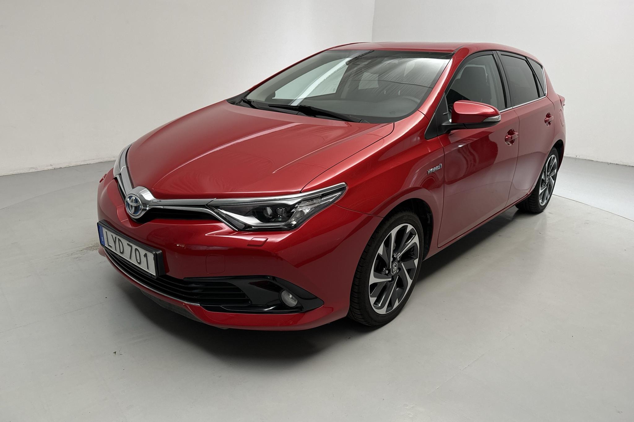 Toyota Auris 1.8 HSD 5dr (99hk) - 22 280 km - Automatyczna - Dark Red - 2015