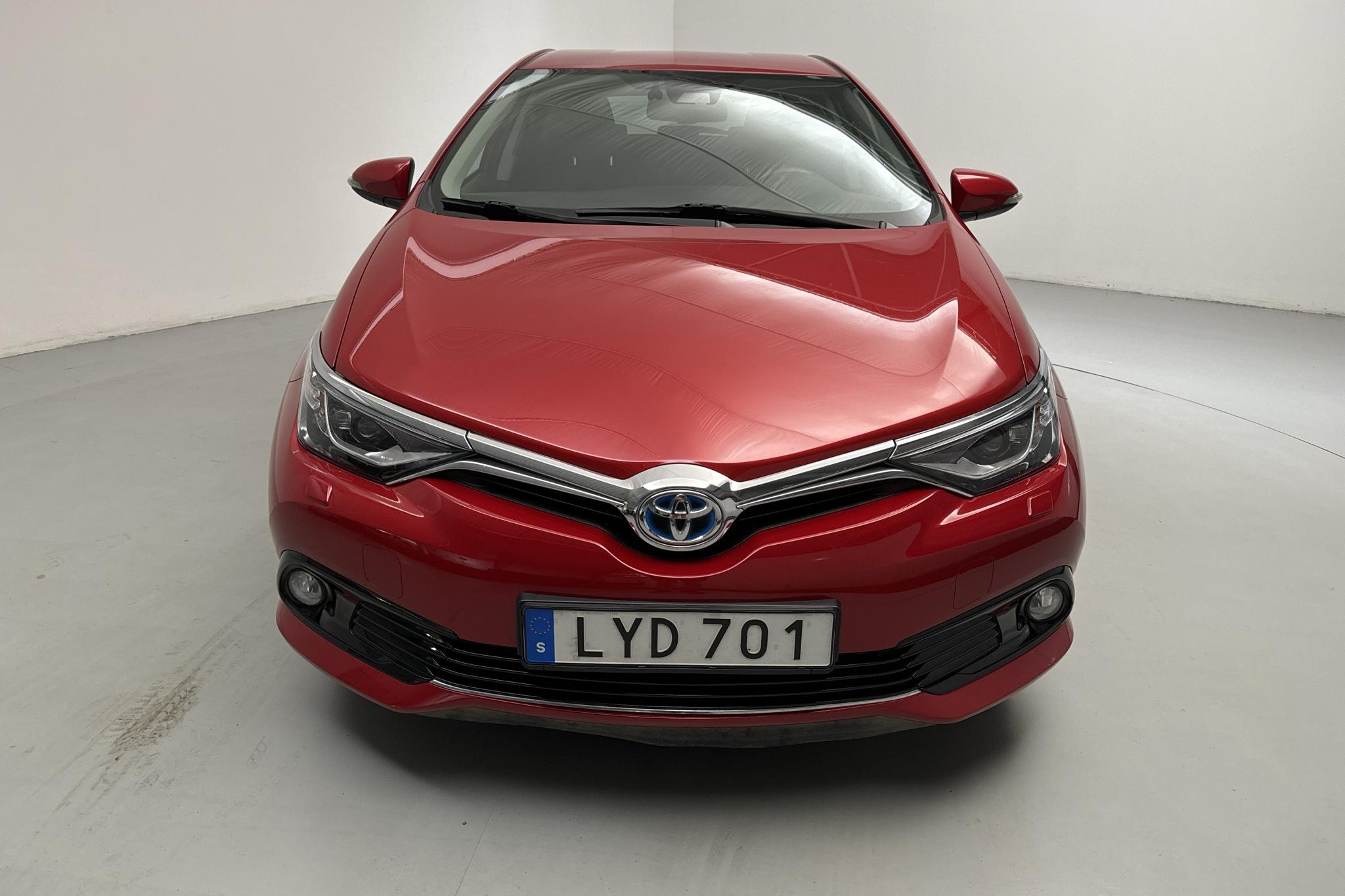 Toyota Auris 1.8 HSD 5dr (99hk) - 22 280 km - Automatyczna - Dark Red - 2015