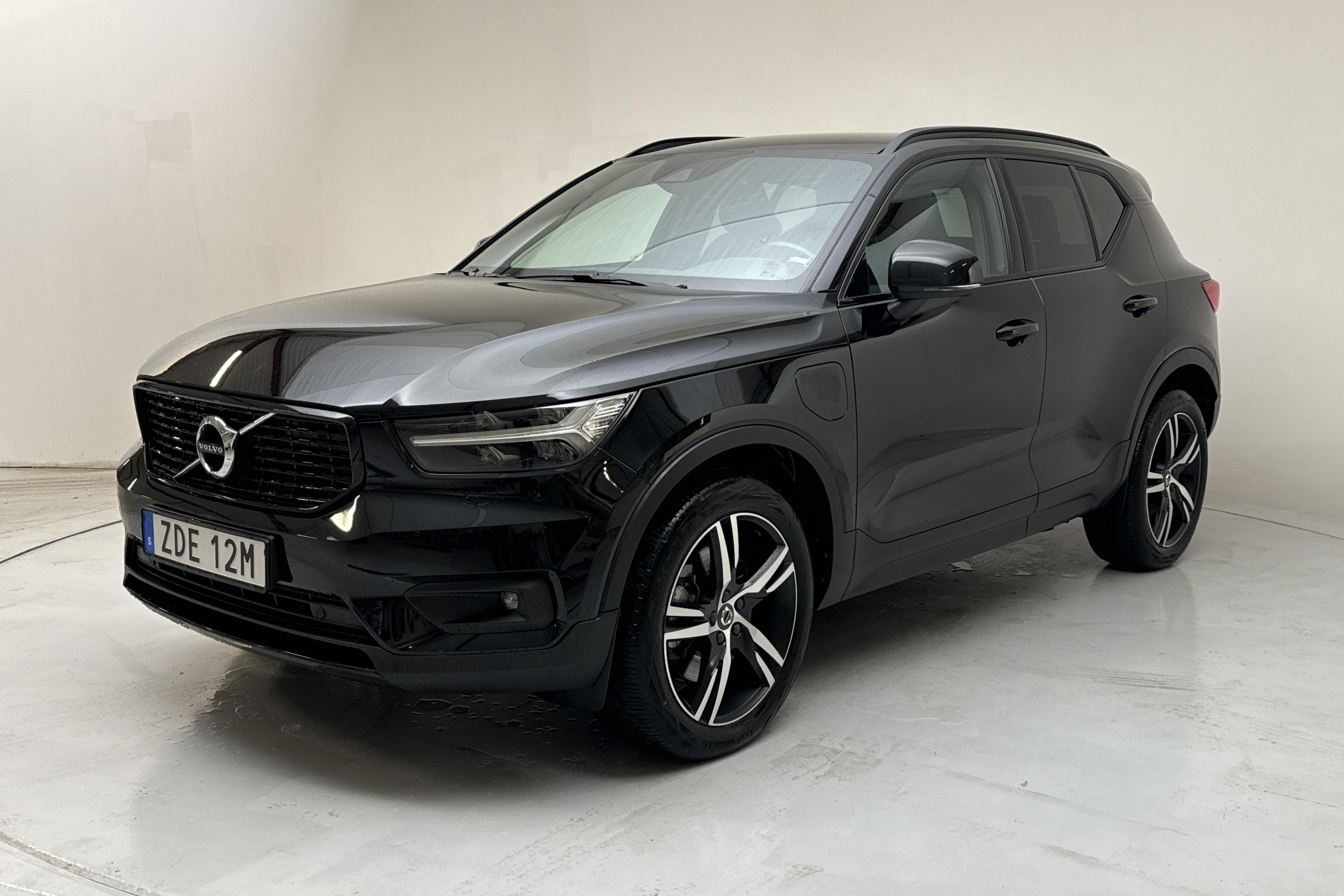 Volvo XC40 T4 2WD Twin Engine (211hk) - 40 090 km - Automaatne - must - 2021