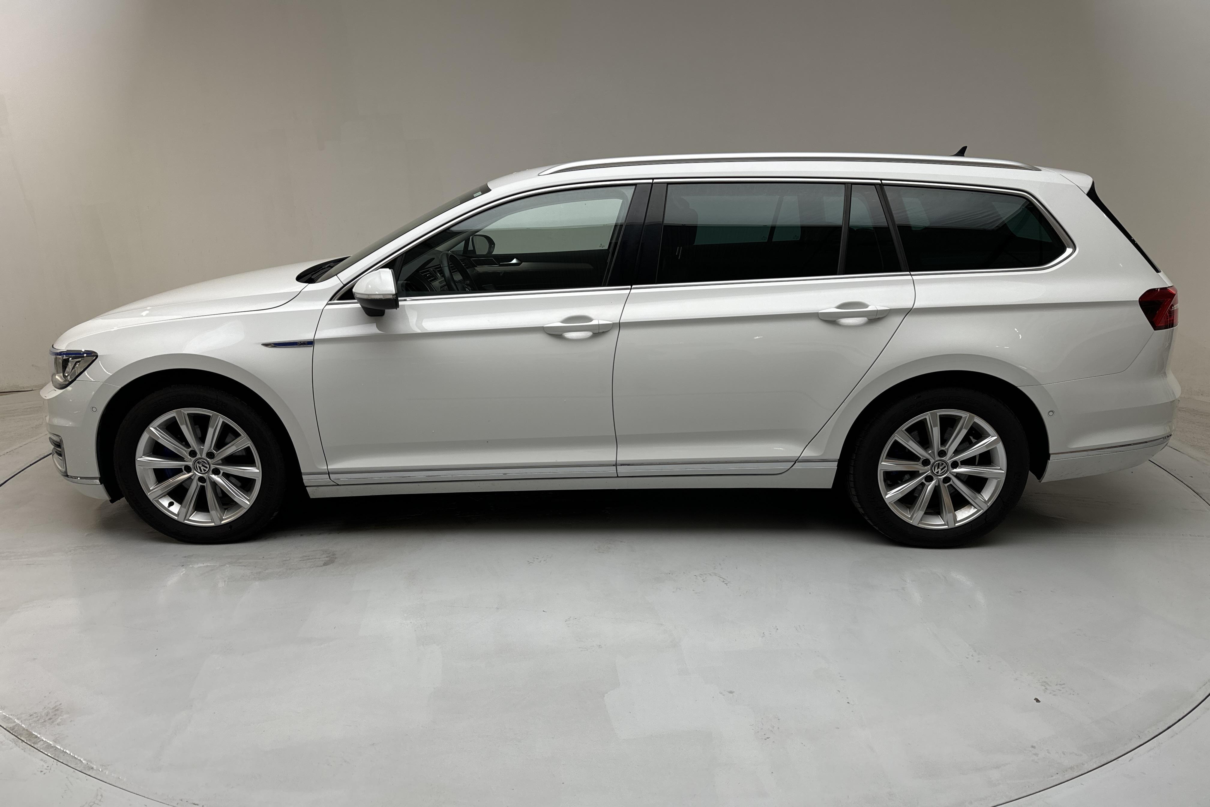 VW Passat 1.4 Plug-in-Hybrid Sportscombi (218hk) - 117 250 km - Automaatne - valge - 2018