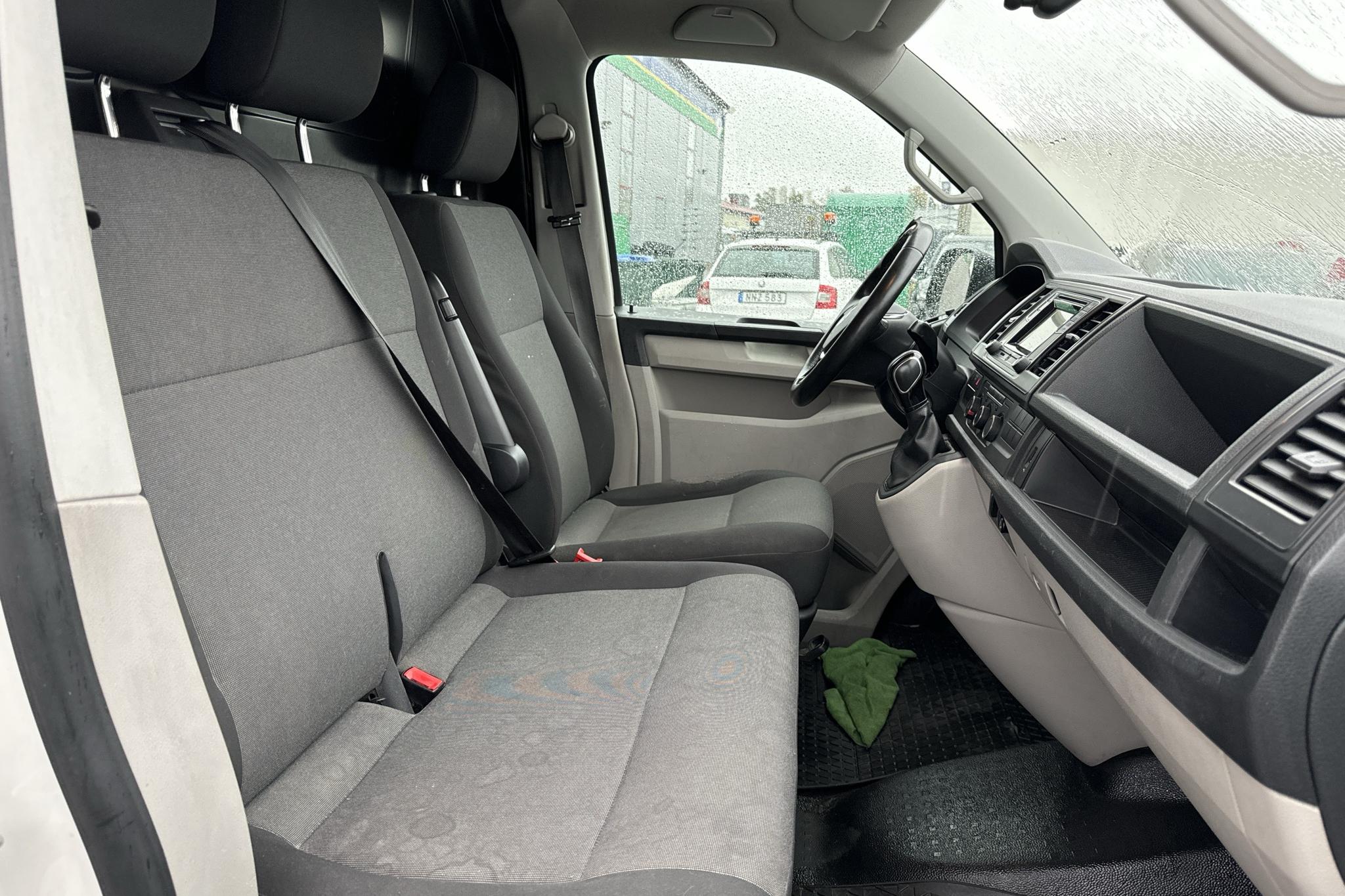 VW Transporter T6 2.0 TDI BMT Skåp (150hk) - 15 741 mil - Automat - vit - 2018