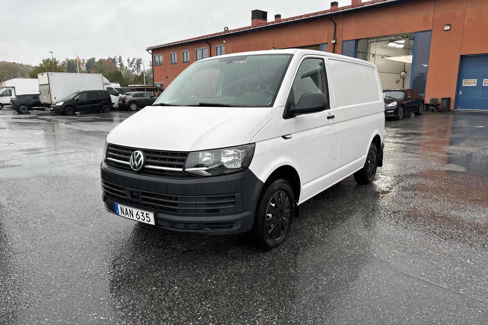 VW Transporter T6 2.0 TDI BMT Skåp (150hk) - 15 741 mil - Automat - vit - 2018