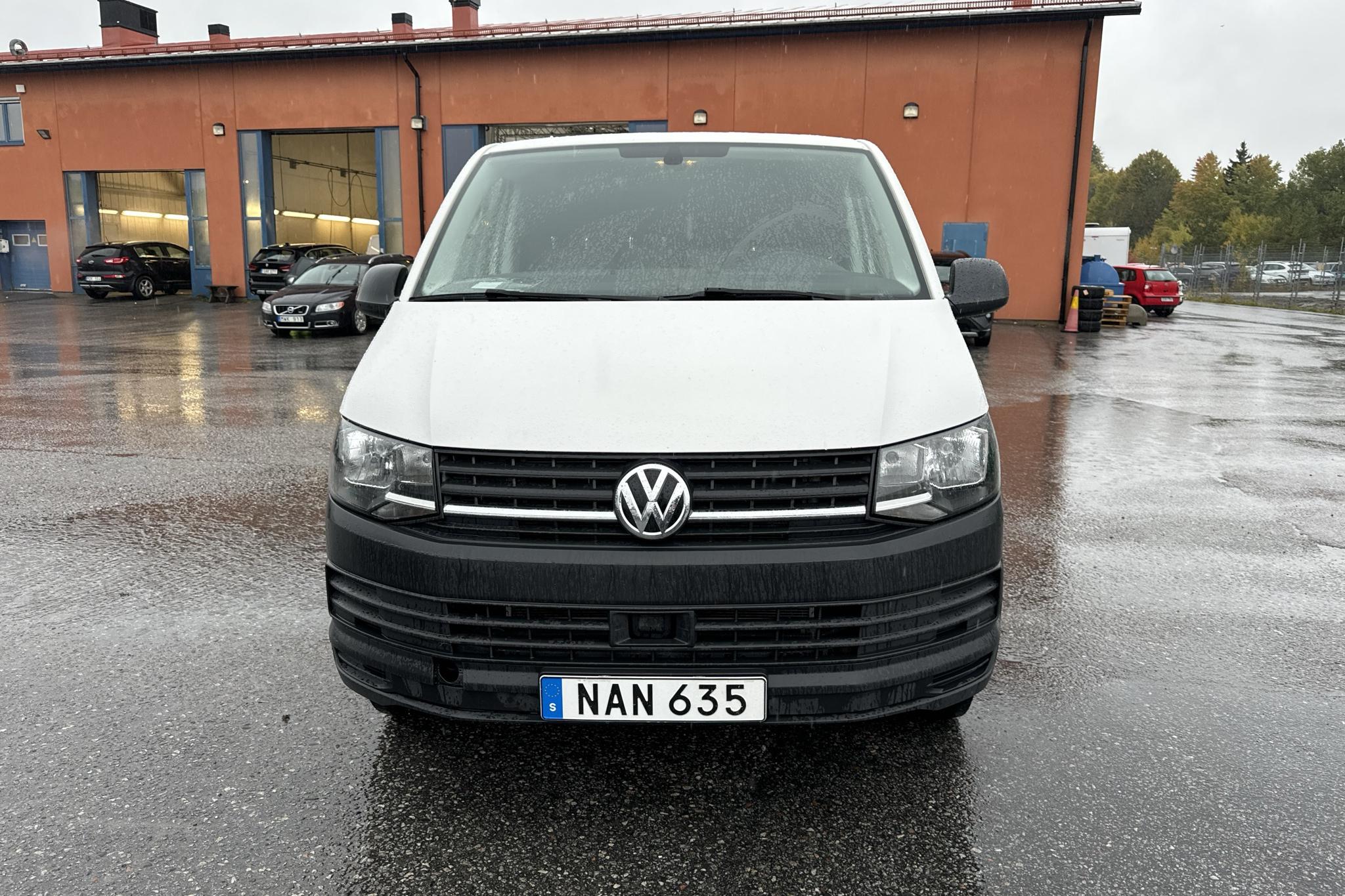 VW Transporter T6 2.0 TDI BMT Skåp (150hk) - 15 741 mil - Automat - vit - 2018