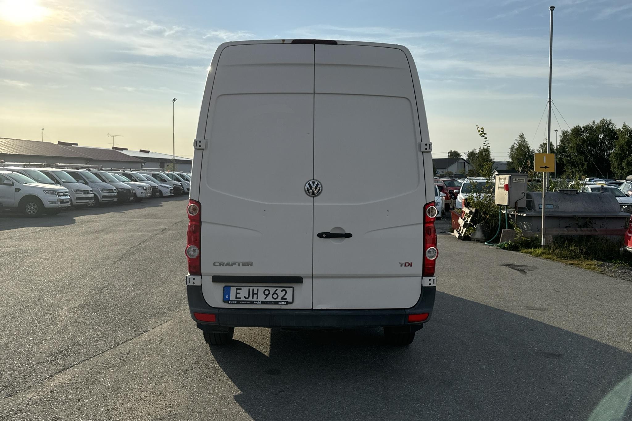 VW Crafter 35 2.0 TDI Skåp (163hk) - 118 800 km - Manuaalinen - valkoinen - 2014