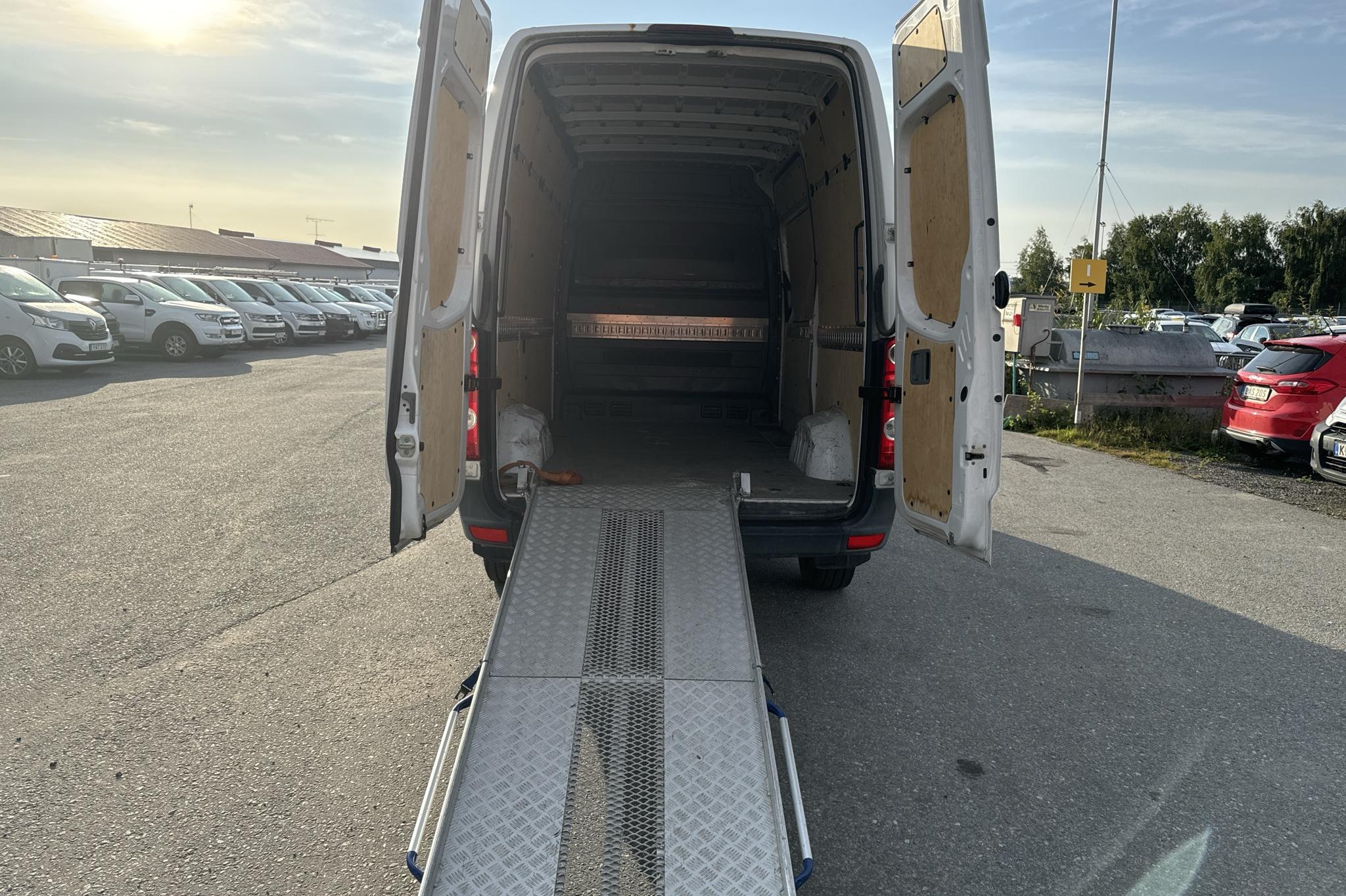 VW Crafter 35 2.0 TDI Skåp (163hk) - 11 880 mil - Manuell - vit - 2014