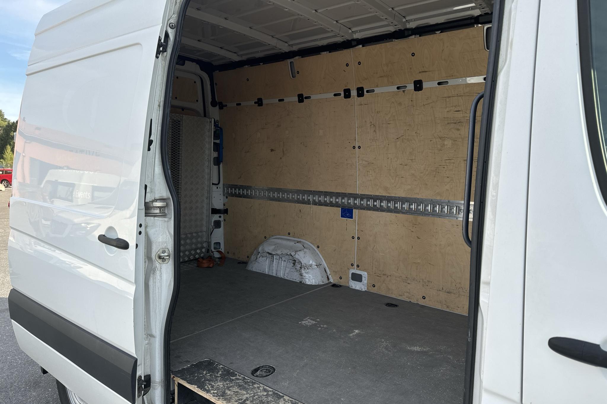 VW Crafter 35 2.0 TDI Skåp (163hk) - 11 880 mil - Manuell - vit - 2014