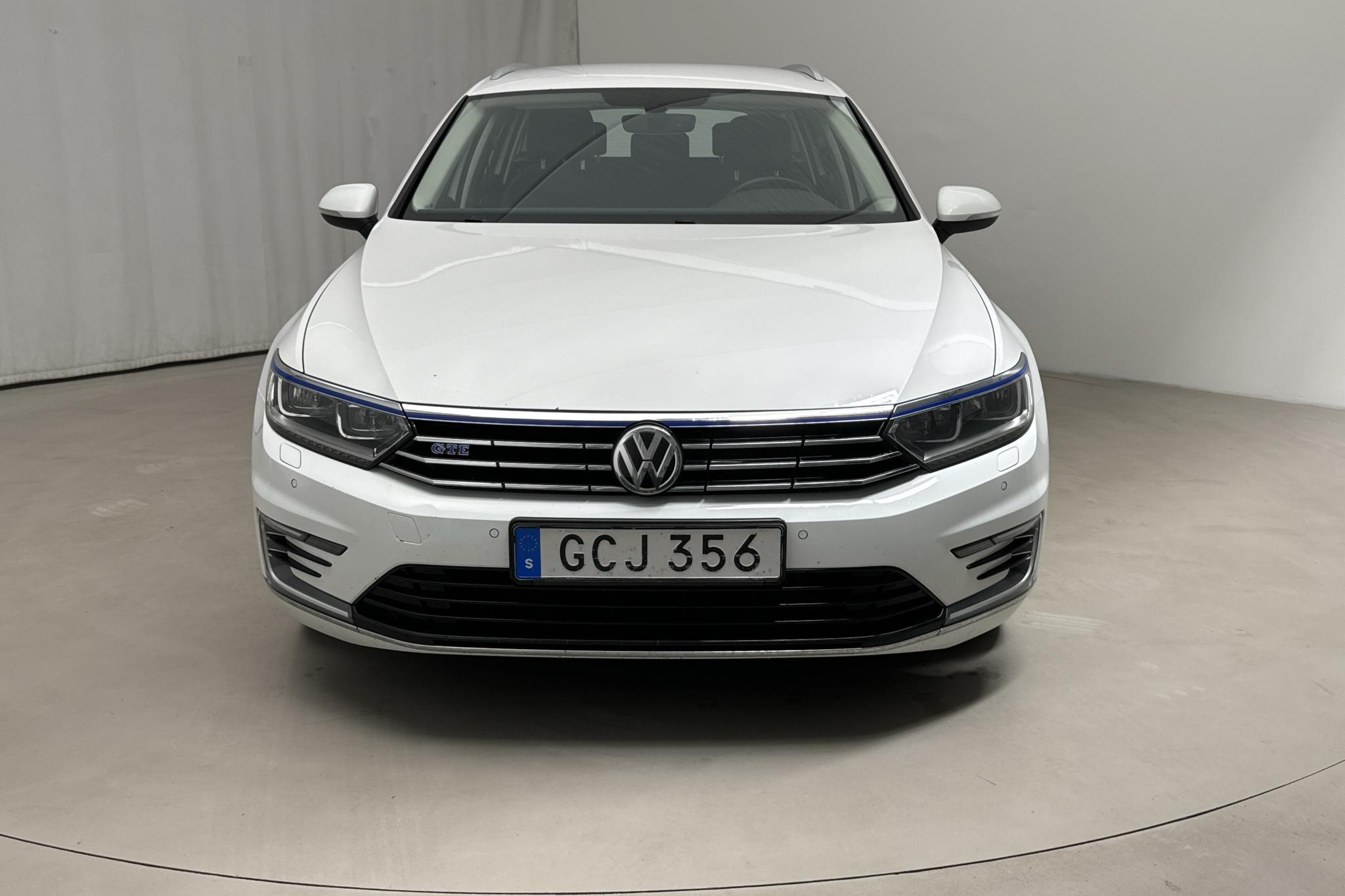 VW Passat 1.4 Plug-in-Hybrid Sportscombi (218hk) - 97 730 km - Automatic - white - 2018