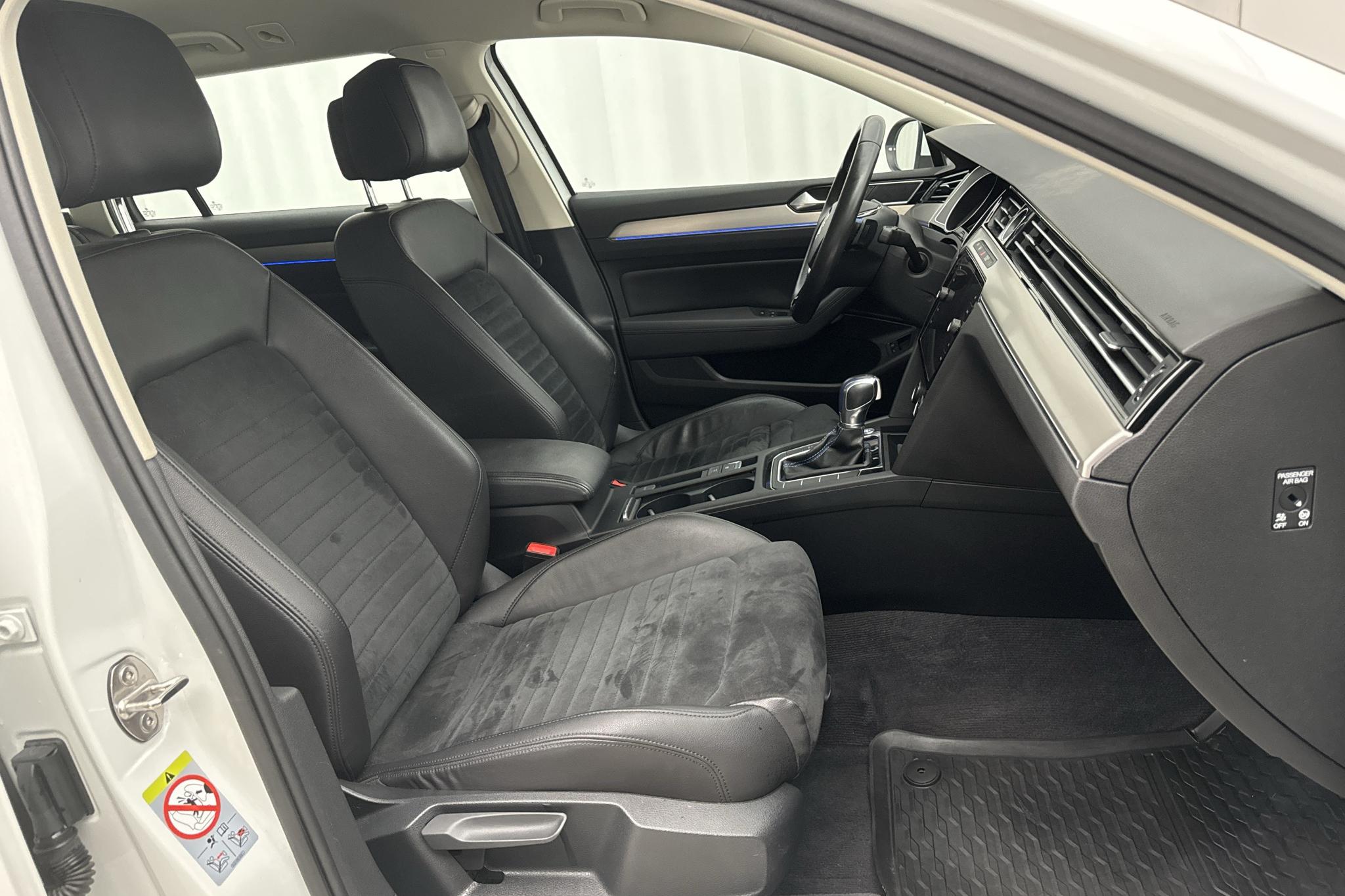 VW Passat 1.4 Plug-in-Hybrid Sportscombi (218hk) - 97 730 km - Automatyczna - biały - 2018