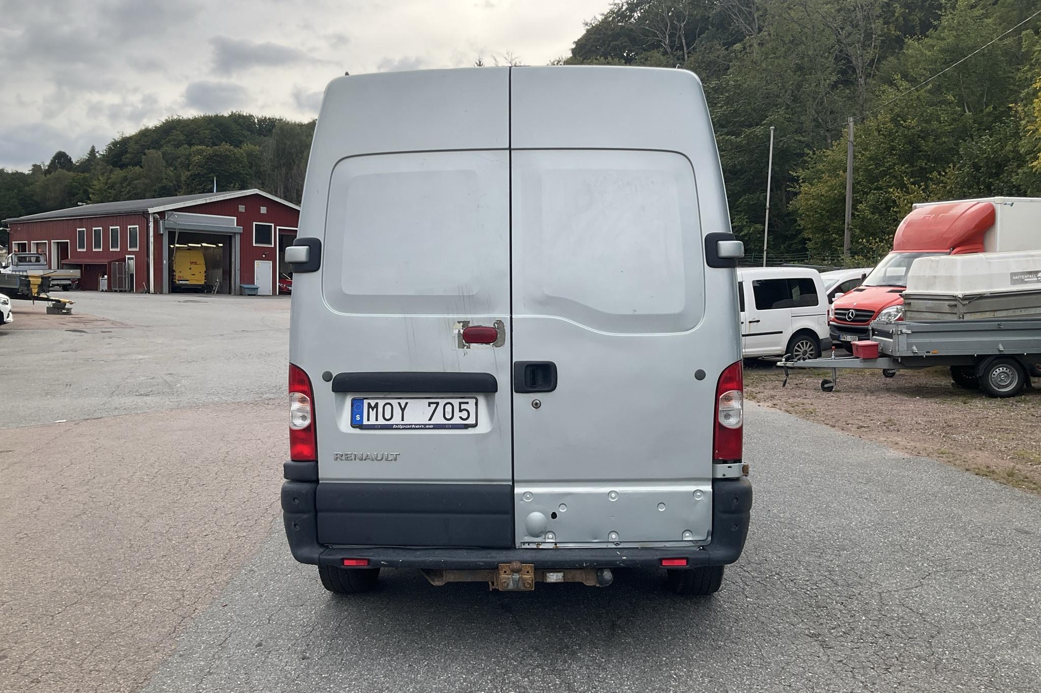 Renault Master 2.5 dCi Skåp (120hk) - 289 550 km - Manuaalinen - hopea - 2010