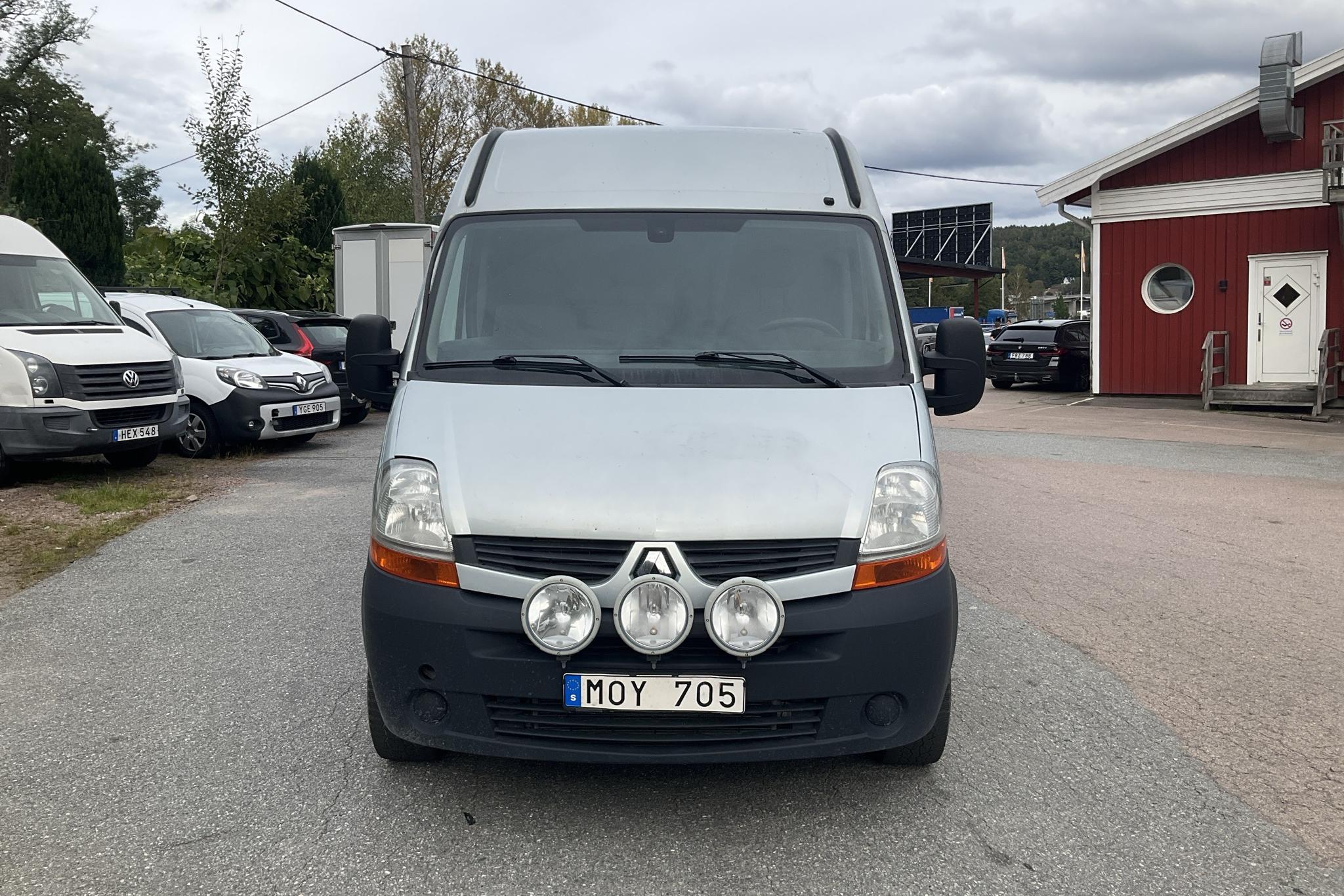 Renault Master 2.5 dCi Skåp (120hk) - 289 550 km - Manuaalinen - hopea - 2010