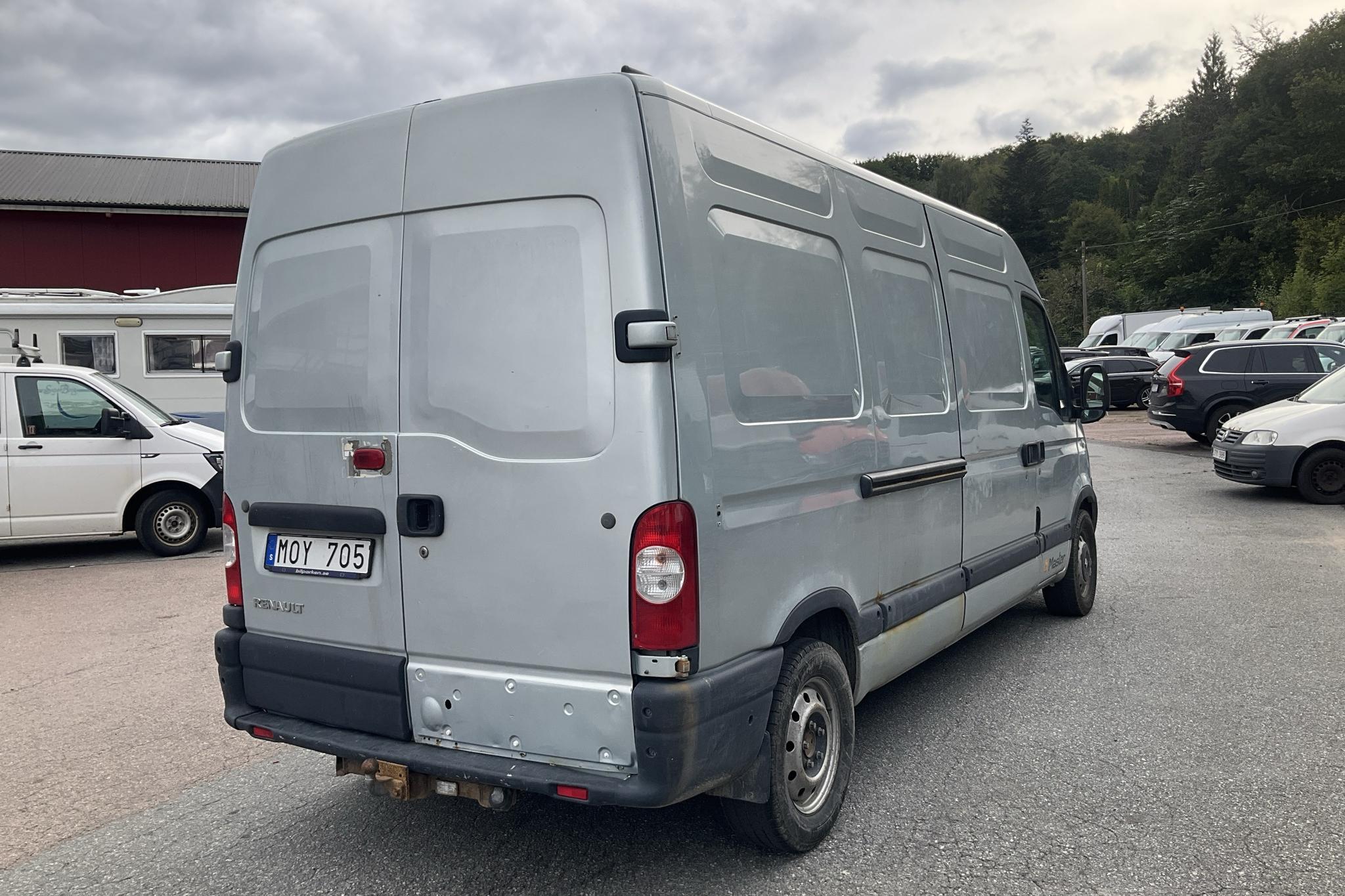 Renault Master 2.5 dCi Skåp (120hk) - 289 550 km - Manuaalinen - hopea - 2010