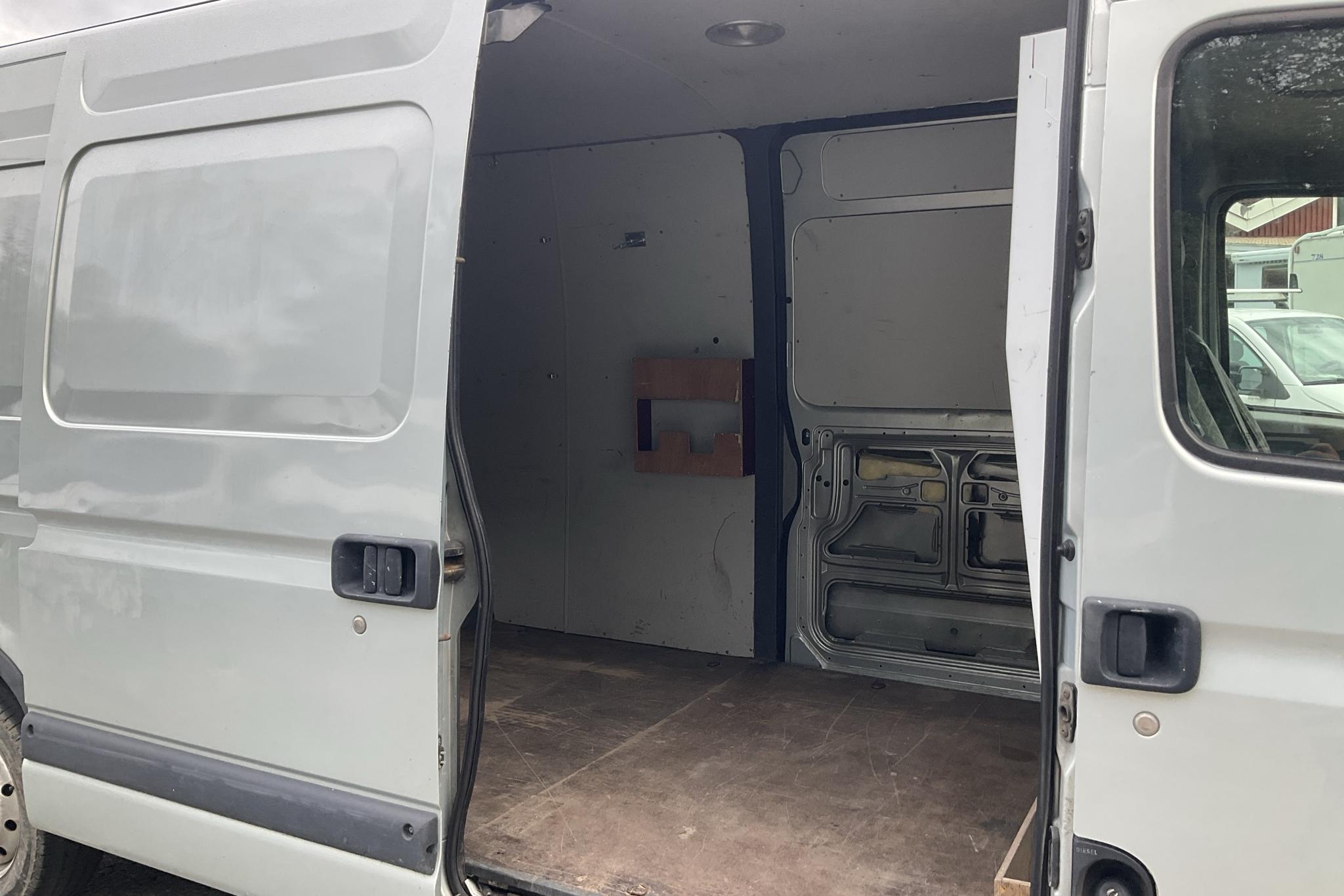 Renault Master 2.5 dCi Skåp (120hk) - 289 550 km - Käsitsi - hõbe - 2010