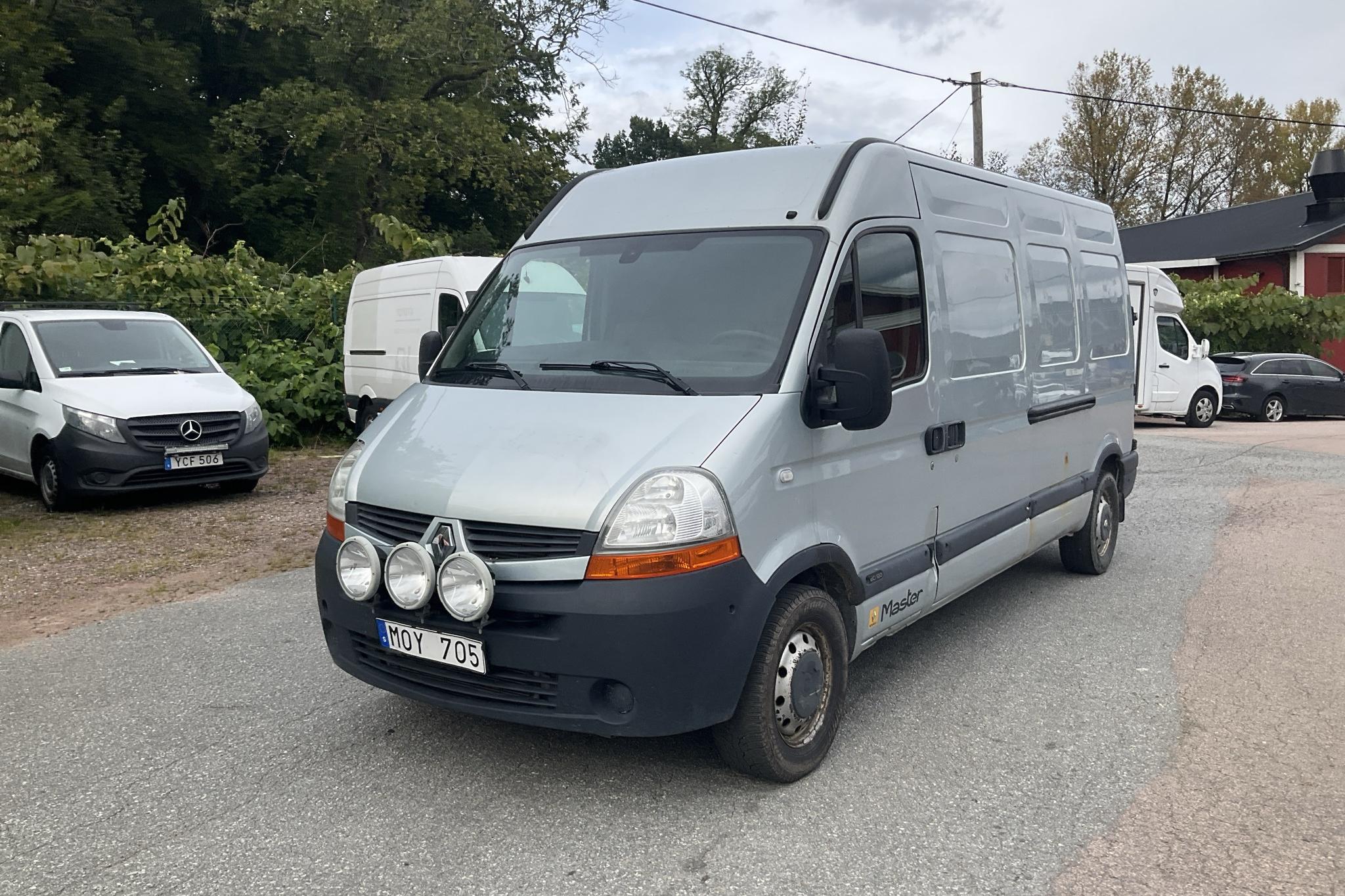 Renault Master 2.5 dCi Skåp (120hk) - 28 955 mil - Manuell - silver - 2010