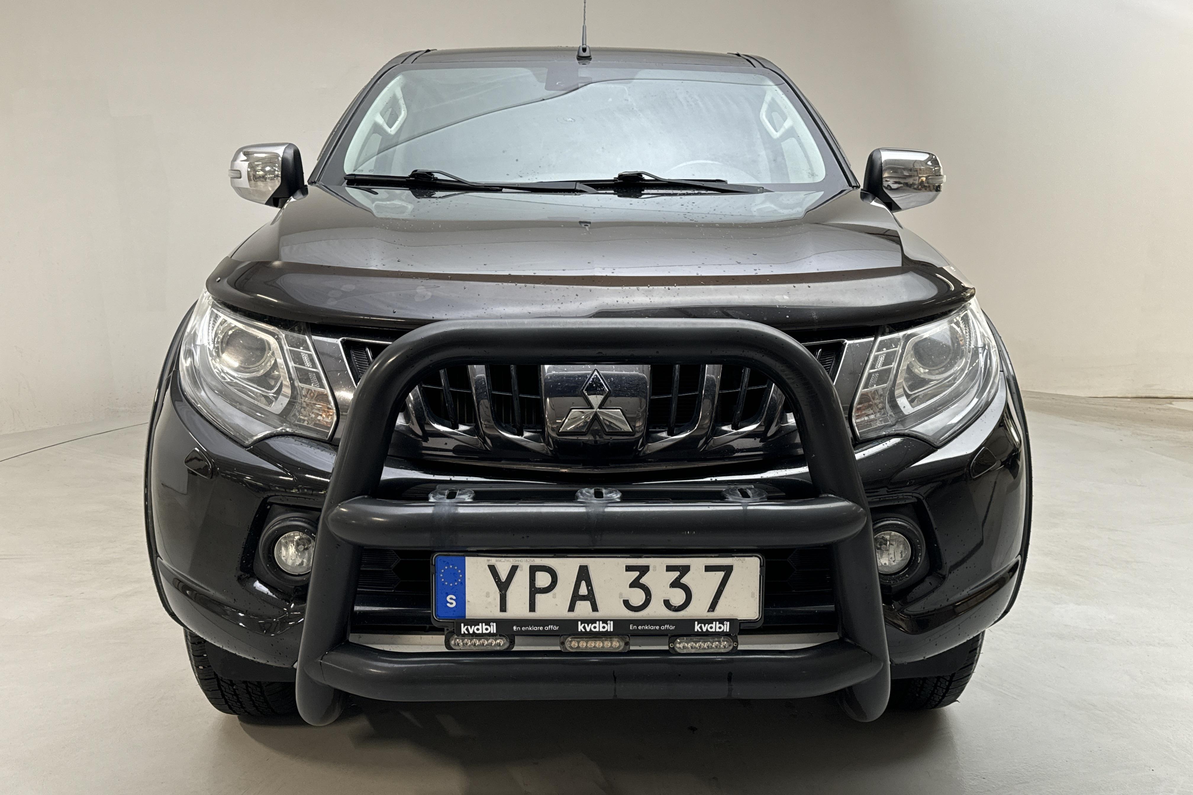 Mitsubishi L200 2.4 DI-D (181hk) - 14 532 mil - Automat - svart - 2017