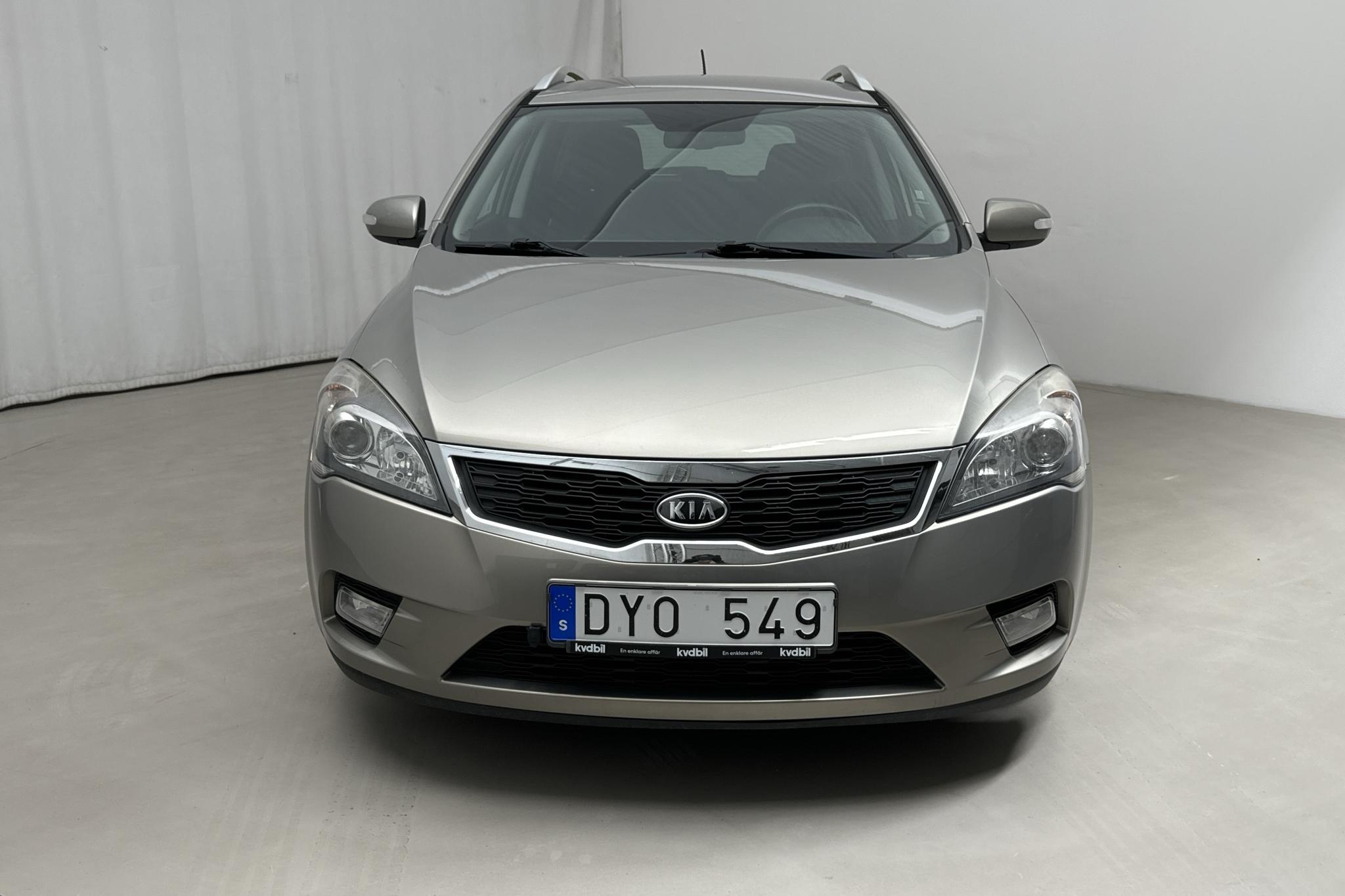 KIA Cee'd 1.6 CRDi SW (128hk) - 139 600 km - Manuaalinen - hopea - 2011