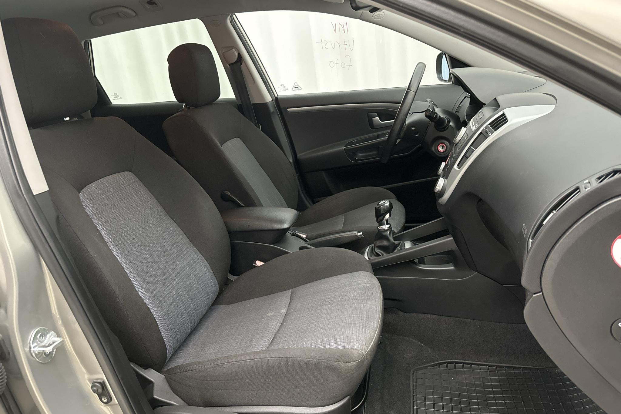 KIA Cee'd 1.6 CRDi SW (128hk) - 139 600 km - Käsitsi - hõbe - 2011