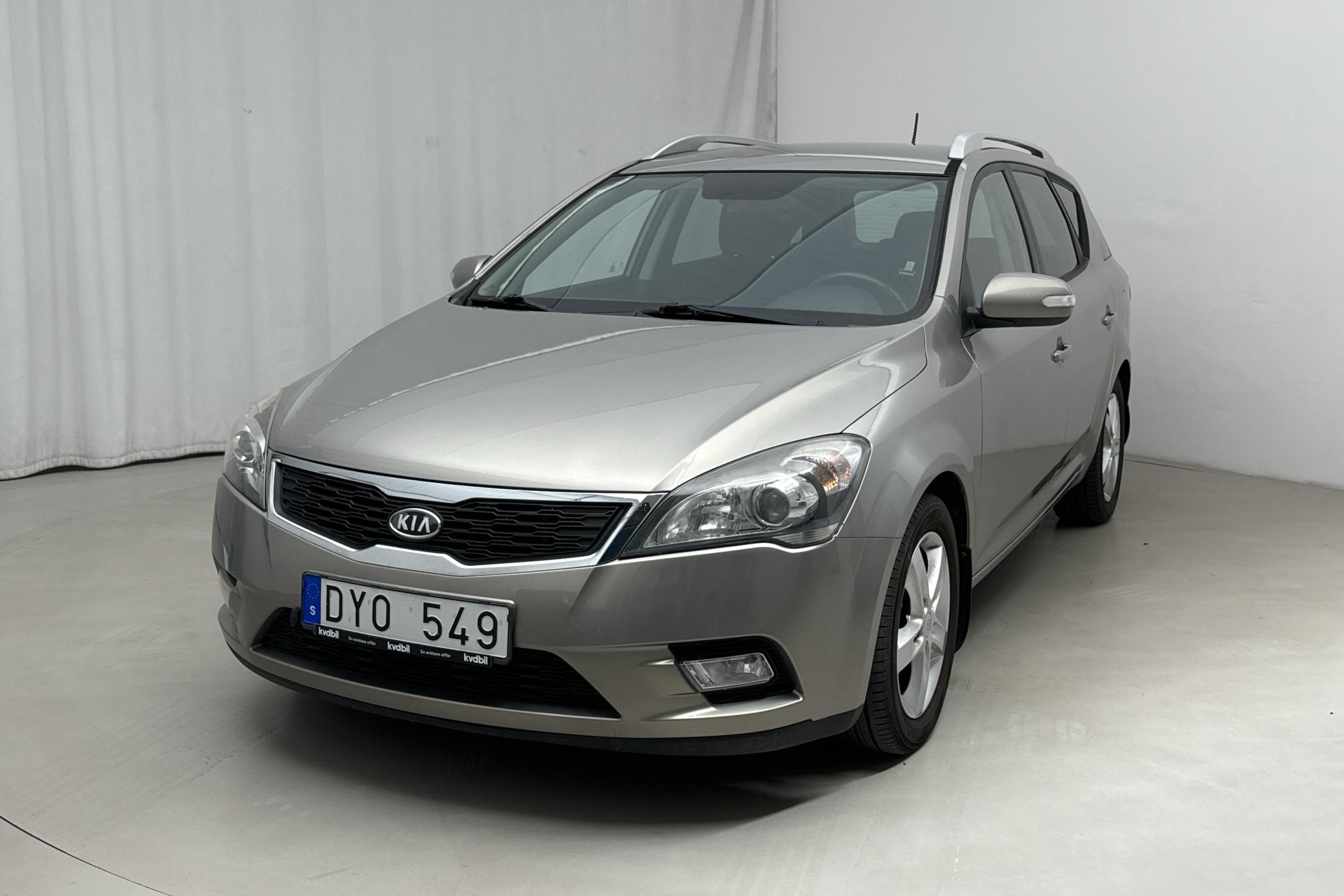 KIA Cee'd 1.6 CRDi SW (128hk) - 139 600 km - Manuaalinen - hopea - 2011