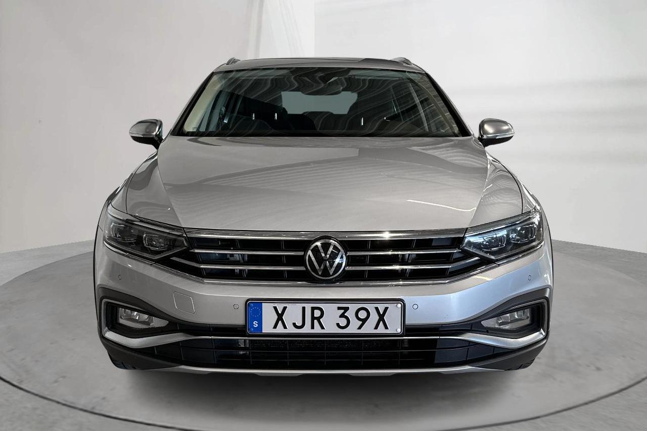 VW Passat Alltrack 2.0 TDI Sportscombi 4Motion (200hk) - 179 350 km - Automatic - silver - 2021