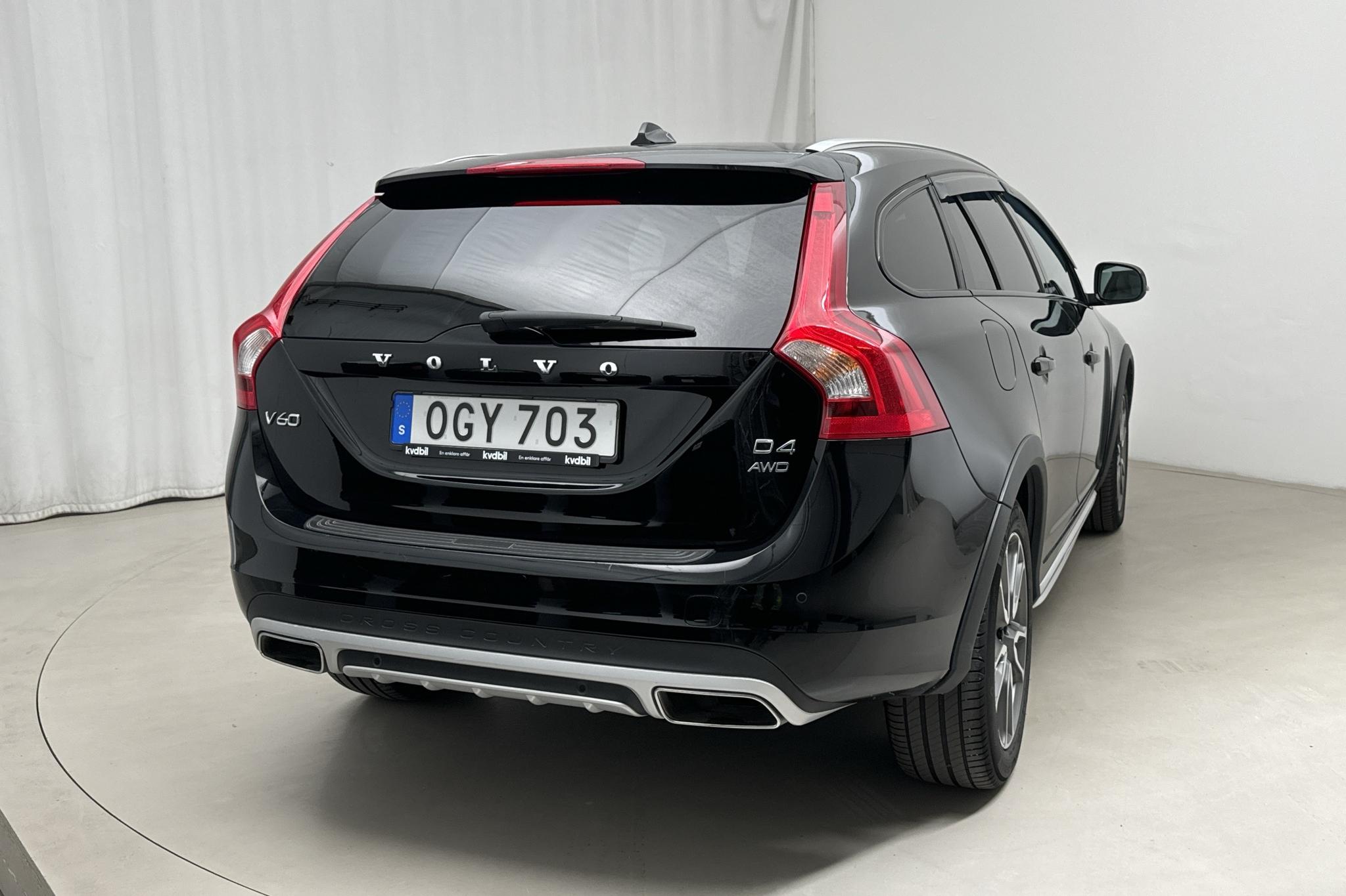 Volvo V60 D4 Cross Country AWD (190hk) - 196 720 km - Automaattinen - musta - 2017