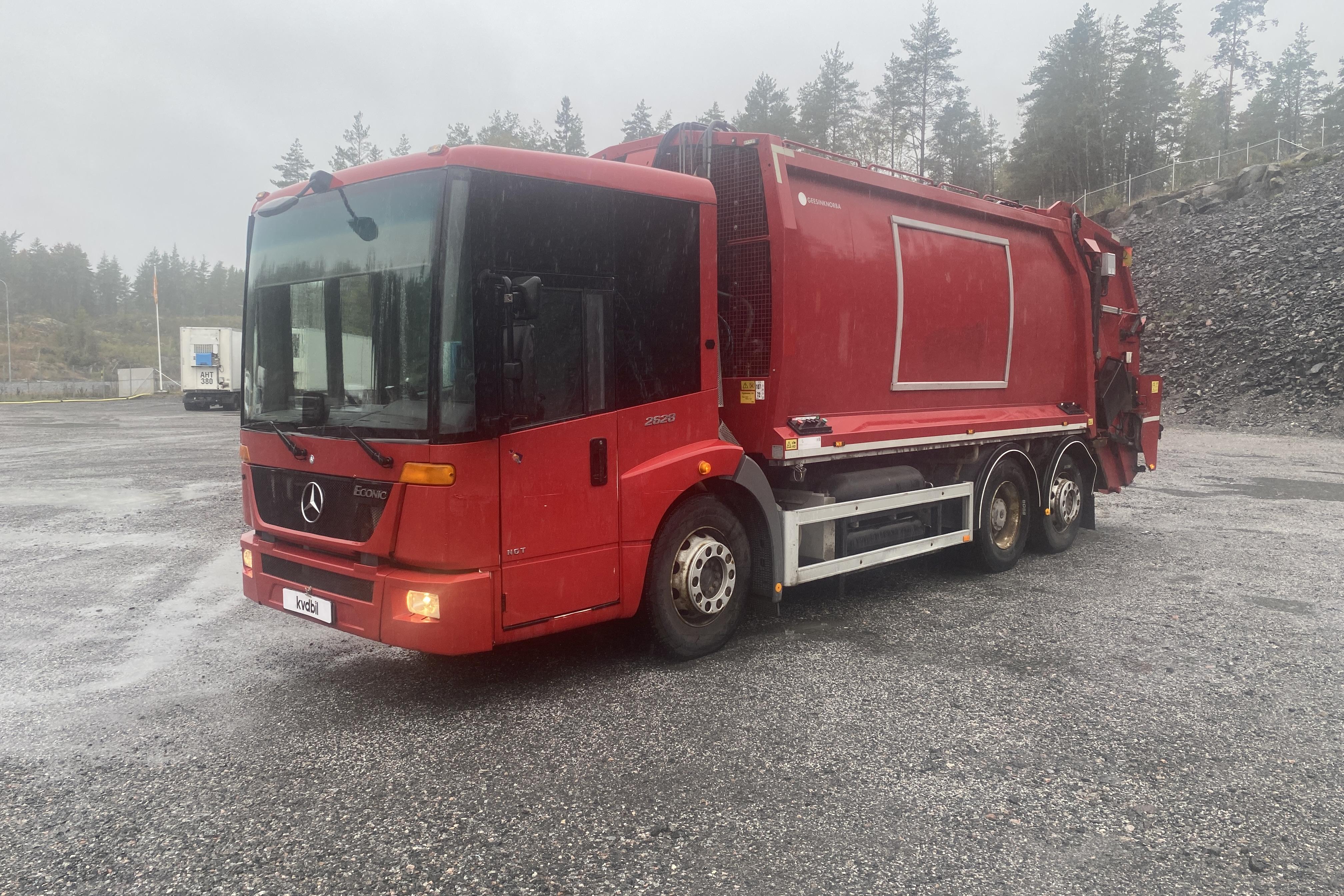 MERCEDES 2628G L/NLA - 112 090 km - Automat - röd - 2012